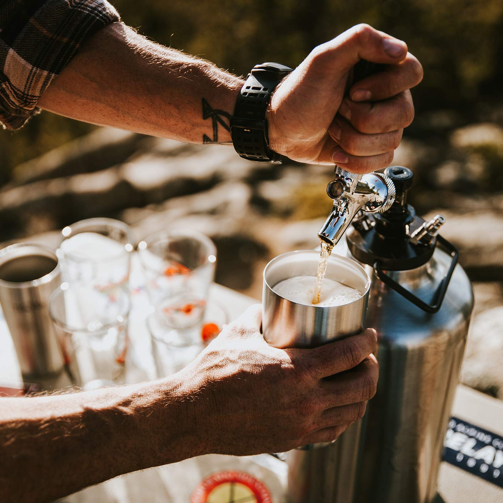 1 Gallon Stainless Steel Vacuum Insulated Beer Growler - Keeps Drinks Cold for 48 Hours - Double Wall Carbonated Beverage Dispenser for Craft Beer, Soda, Cocktails & Kombucha - Perfect for Camping, Picnics & Outdoor Parties