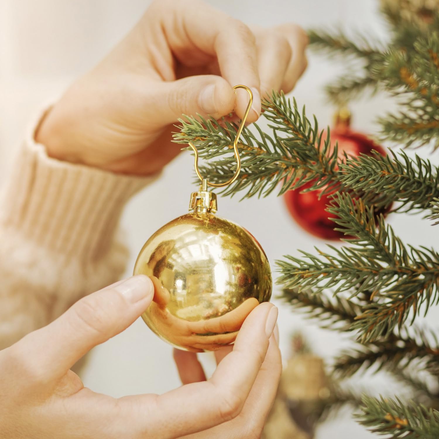 100 Pack Gold Ornament Hooks - Durable Christmas Tree Hangers for Holiday Decorations (Perfect for Hanging Ornaments, Lights & Garland on Xmas Trees)