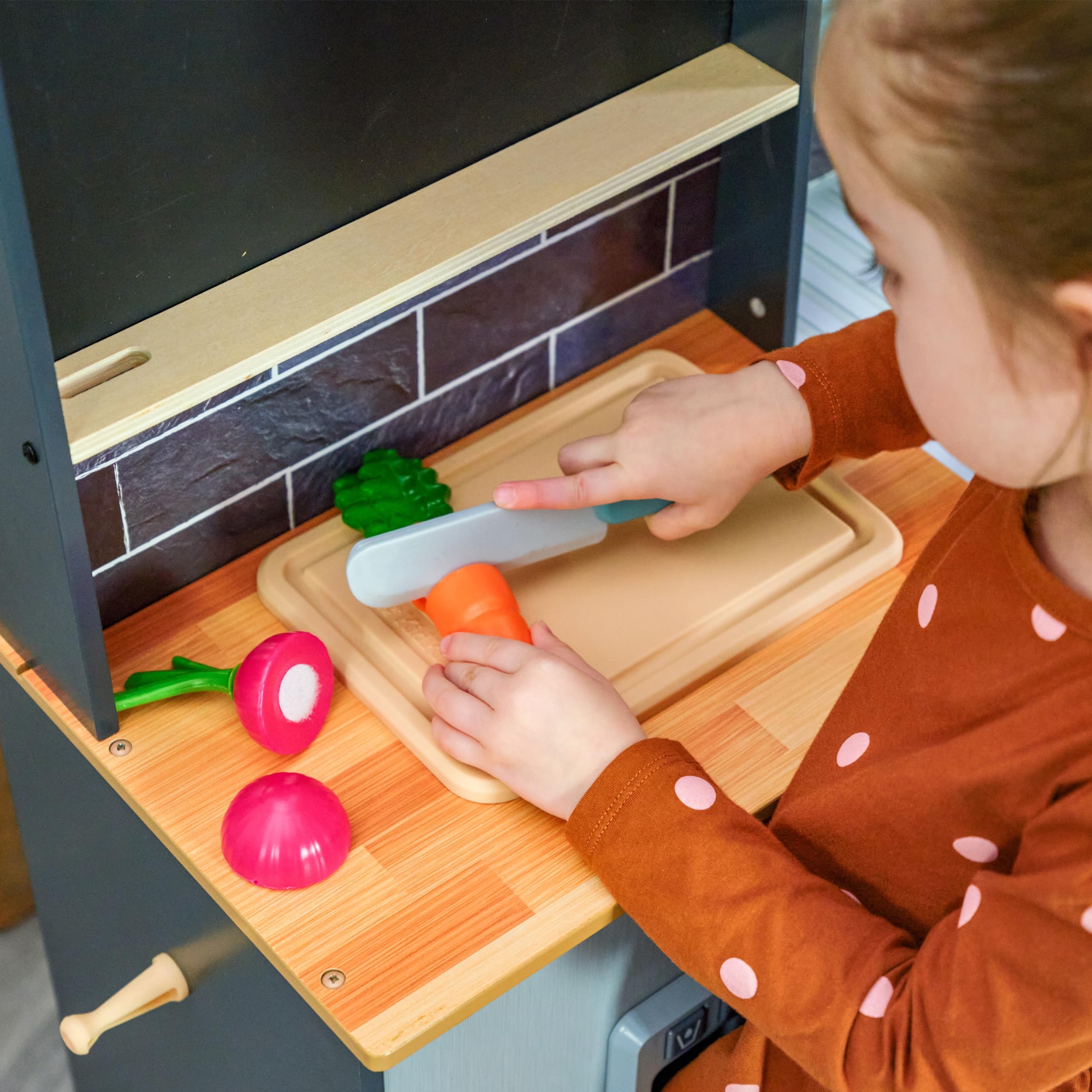 KidKraft Wooden Farm to Table Play Kitchen Set with Lights, Sounds & 17 Accessories - Interactive Pretend Play Toy for Toddlers | Perfect for Imaginative Cooking Games & Early Childhood Development