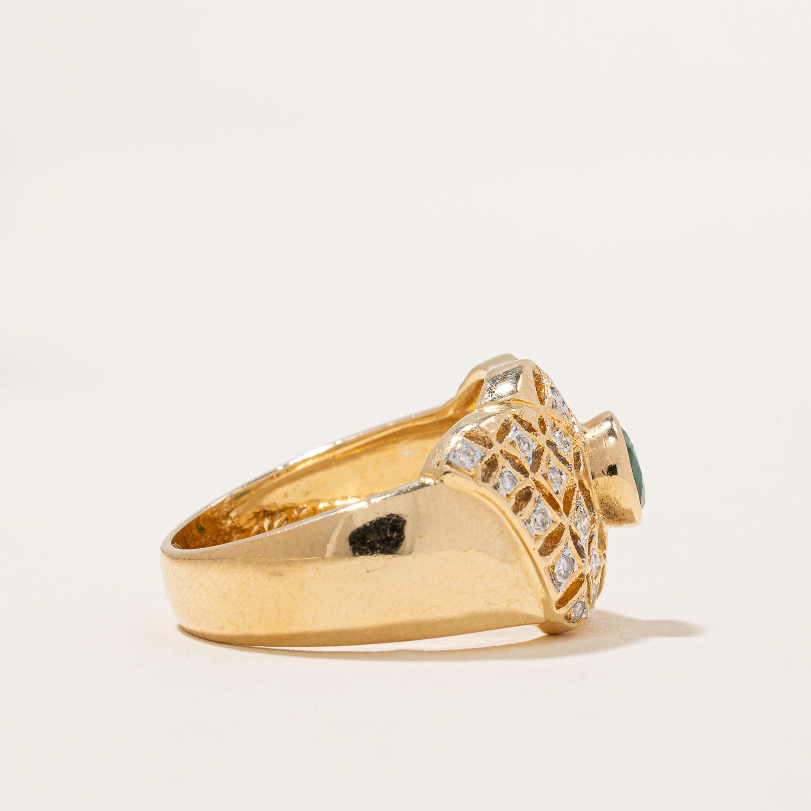 Exquisite Bezel Set Emerald & Diamond Cocktail Ring | 0.20ctw Emerald & 0.39ctw Diamond | Size 6.75 | Perfect for Evening Parties, Weddings & Special Occasions