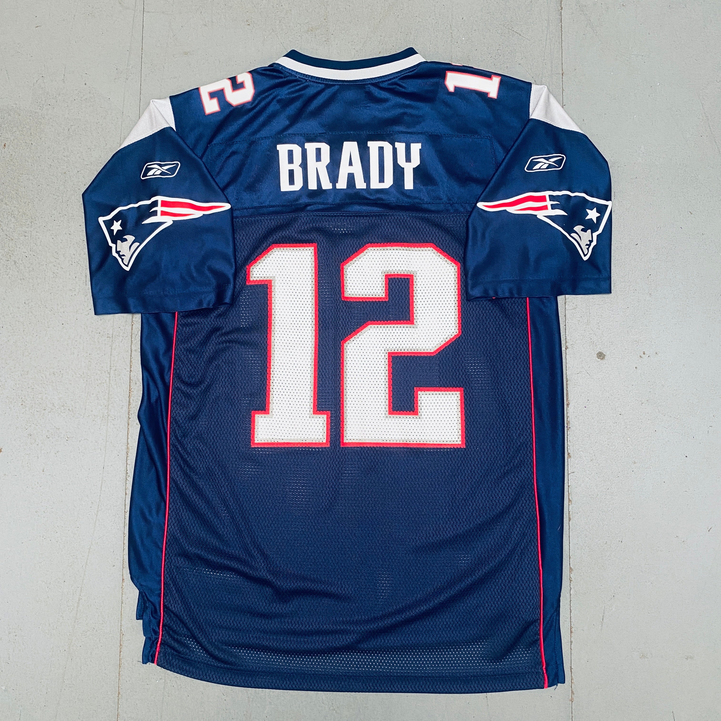 Authentic New England Patriots Tom Brady 2007-2008 Replica Jersey (Size Large) - Perfect for NFL Games, Tailgating & Patriots Fan Collections