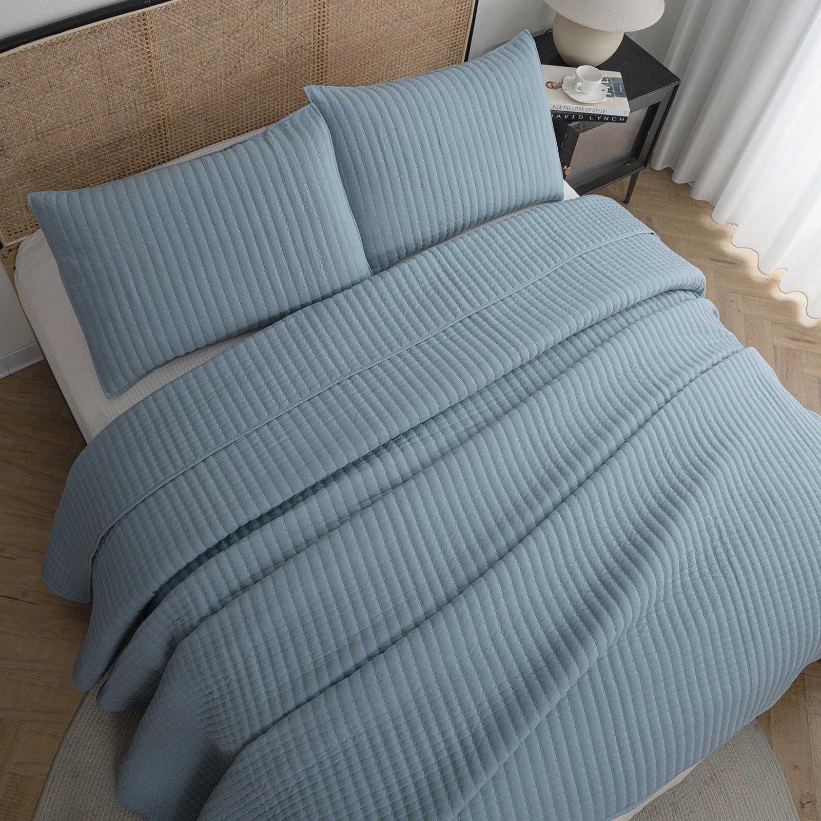 Petrichor Blue Queen Size Quilt Bedspread Set - Pre-Washed Lightweight & Breathable All-Season Comforter, Ultra Soft 3-Piece Bedding (90