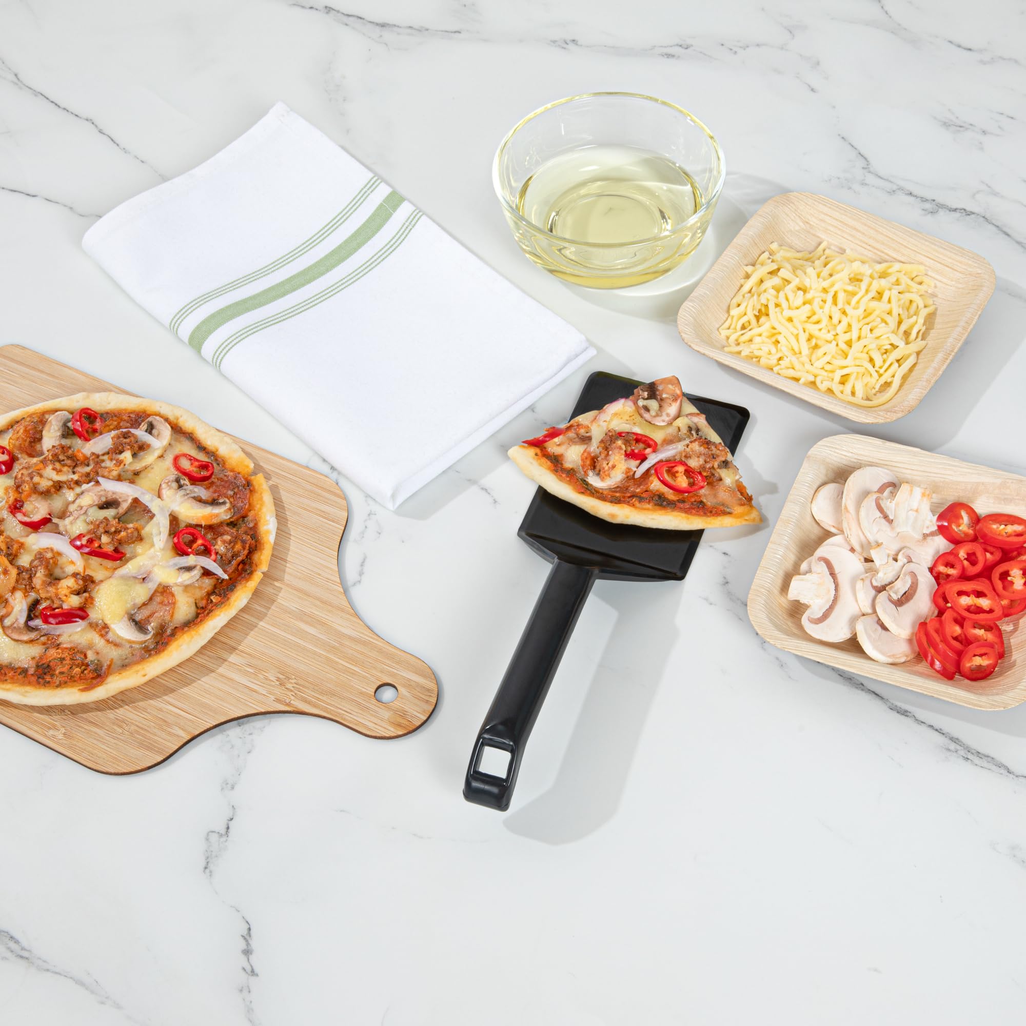 Restaurantware Cater Tek 10 Inch Disposable Serving Spatulas - 100 Pack Heavy-Duty Black Plastic Lasagna Spatulas with Wide Edge & Comfortable Handle for Cakes, Brownies, Eggs - Perfect for Catering, Buffets & Food Service