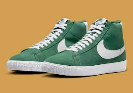 Nike SB Zoom Blazer Mid Skateboarding Shoes - Fir/White Colorway - Perfect for Streetwear & Skateboarding Performance