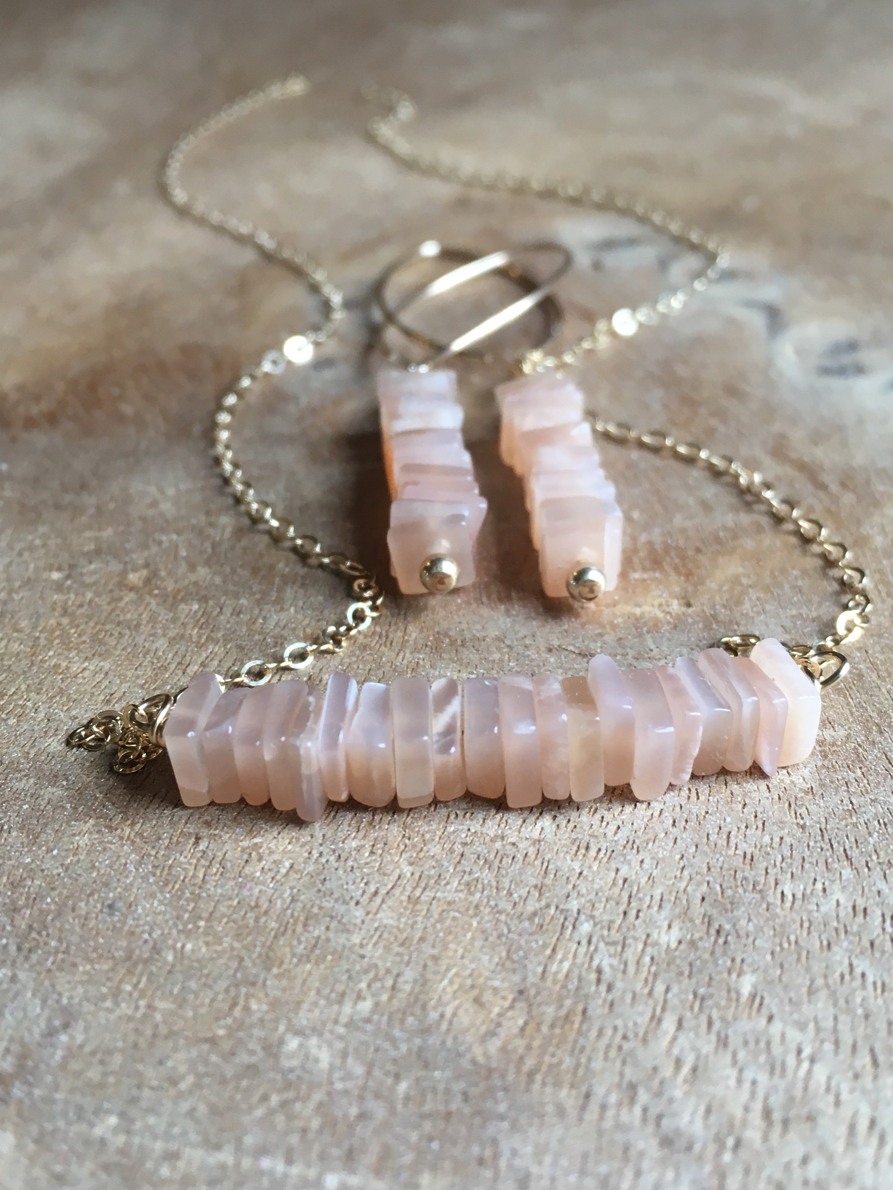Peach Moonstone Necklace in Gold or Silver - Elegant Healing Crystal Jewelry for Women, Perfect for Meditation, Yoga & Spiritual Gifts