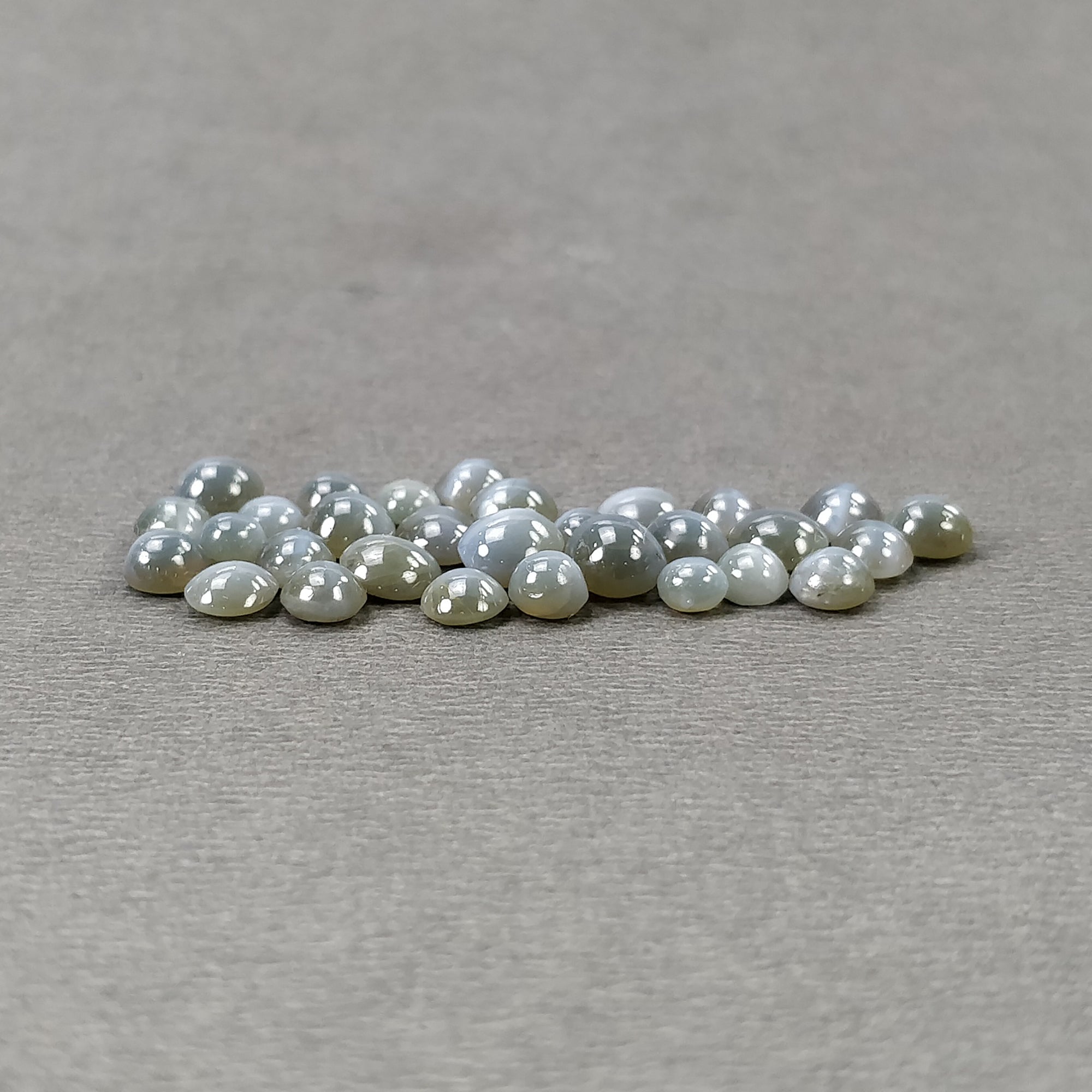 Natural Untreated Chrysoberyl Cat's Eye Gemstone Cabochon - 15.65cts, Round Shape (3.5mm-5.5mm), 30pcs Set for Jewelry Making, Healing Crystals & Collectibles