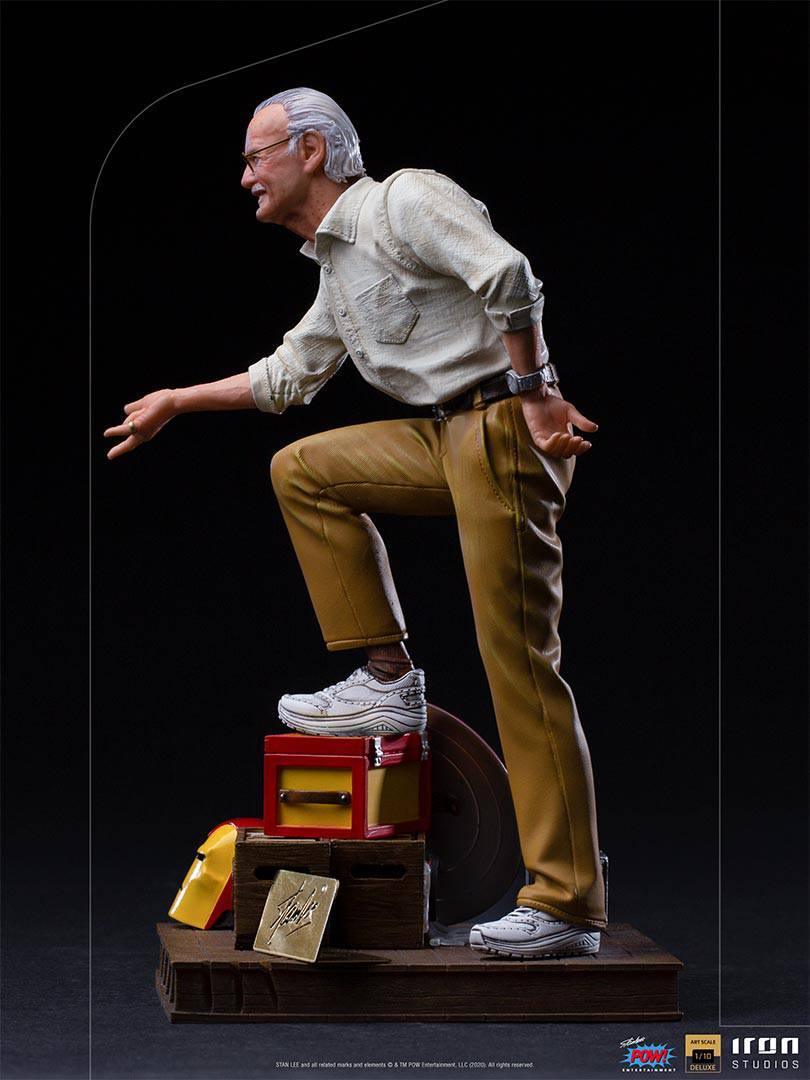 Iron Studios Stan Lee Deluxe BDS Art Scale 1/10 Statue - Marvel Comics Collectible Figure for Display & Home Decor