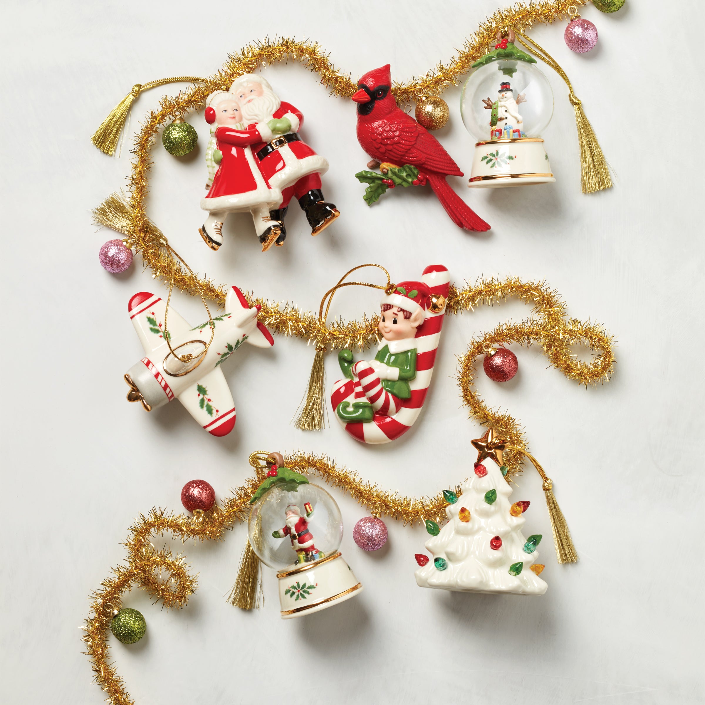 Treasured Traditions Light Up Christmas Tree Ornament - Beautiful Holiday Decor for Home, Office & Gift Giving
