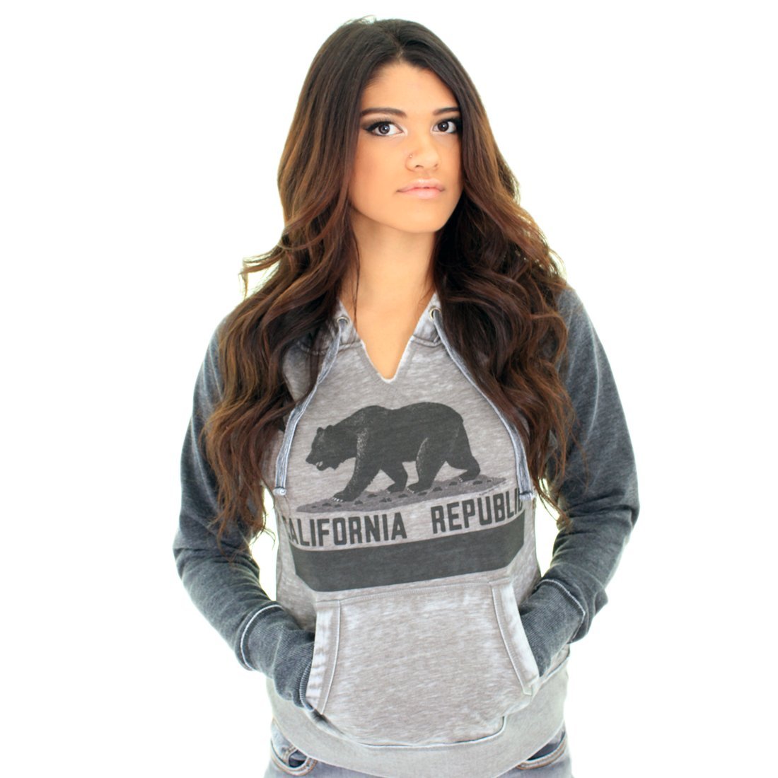 California Republic Vintage Bear Flag Zen Fleece Sweatshirt | Dolphin Shirt Co | Soft Unisex Pullover for Casual Wear & Outdoor Activities