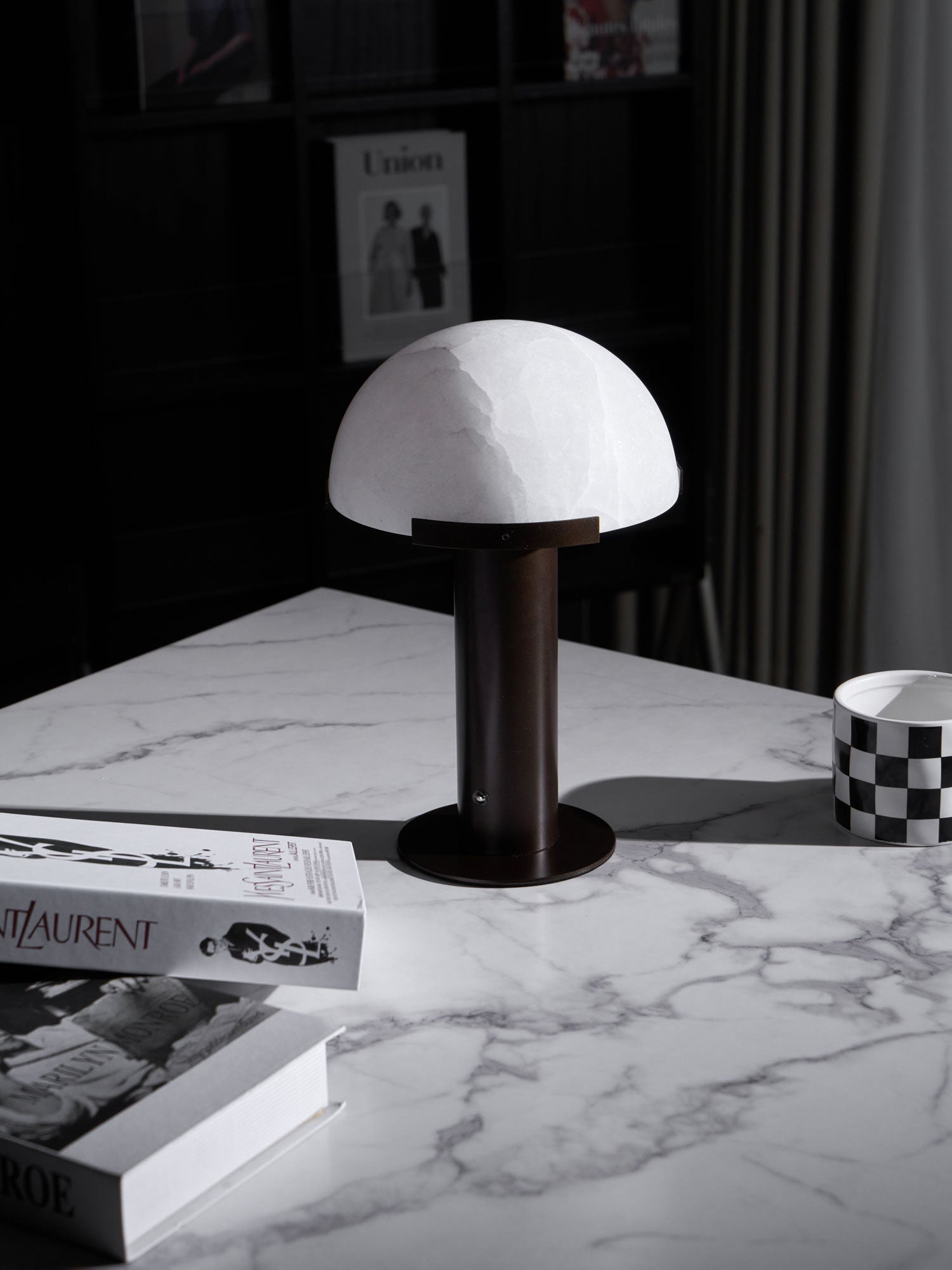 Elegant Alabaster Table Lamp - Handcrafted Home Decor for Living Room, Bedroom & Office - Soft Lighting for Relaxation & Ambience