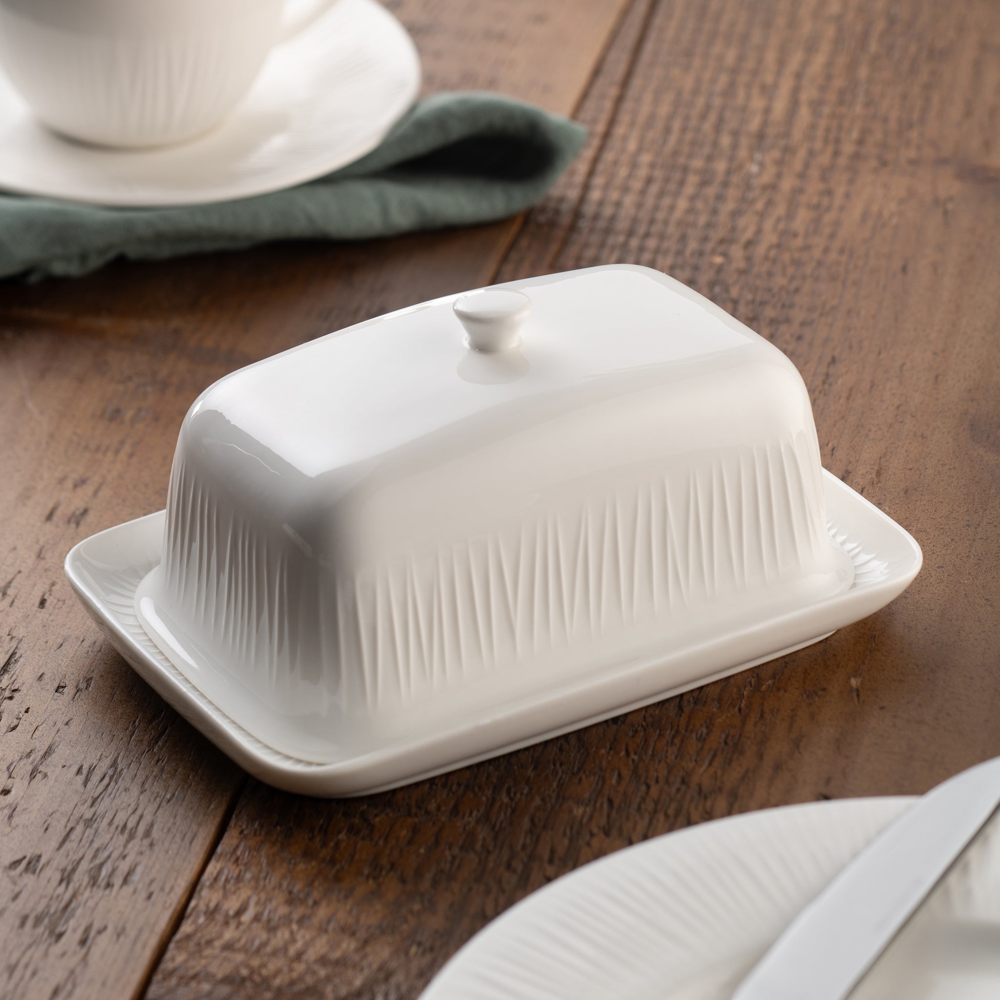 Belleek Living Erne Butter Dish - Elegant Ceramic Butter Keeper with Lid for Kitchen & Dining Table - Perfect for Butter Storage, Breakfast, Brunch, and Entertaining