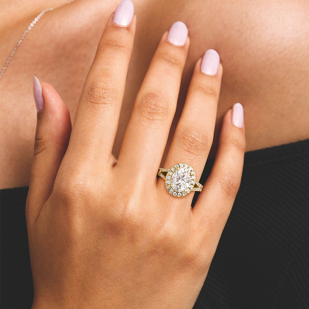 Oval Cut Split Shank Moissanite Halo Engagement Ring for Women - 1.5ct Wedding Proposal Ring, Vintage Style Bridal Jewelry Gift - Perfect for Proposals, Anniversaries & Special Occasions