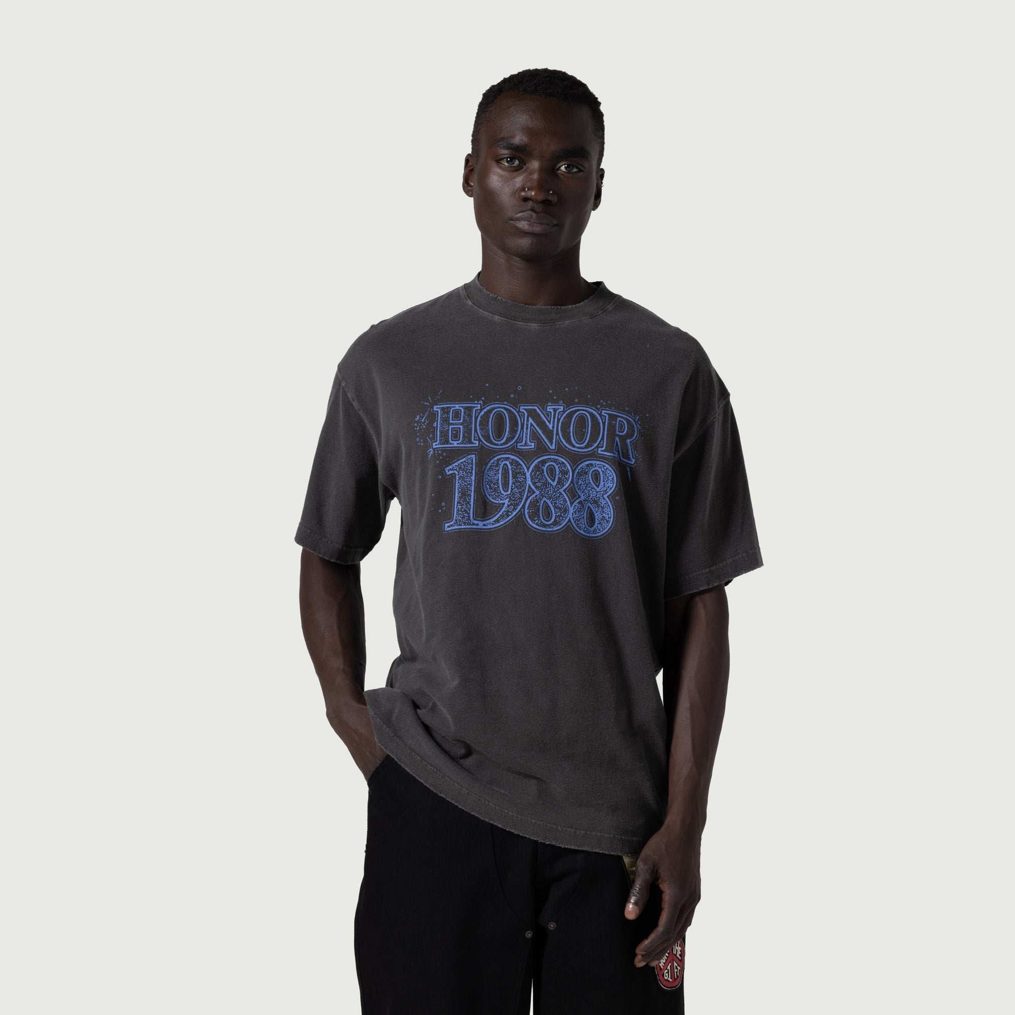 HONOR THE GIFT HONOR CONCERT Short Sleeve T-Shirt Dark Grey - Casual Streetwear for Concerts & Everyday Wear