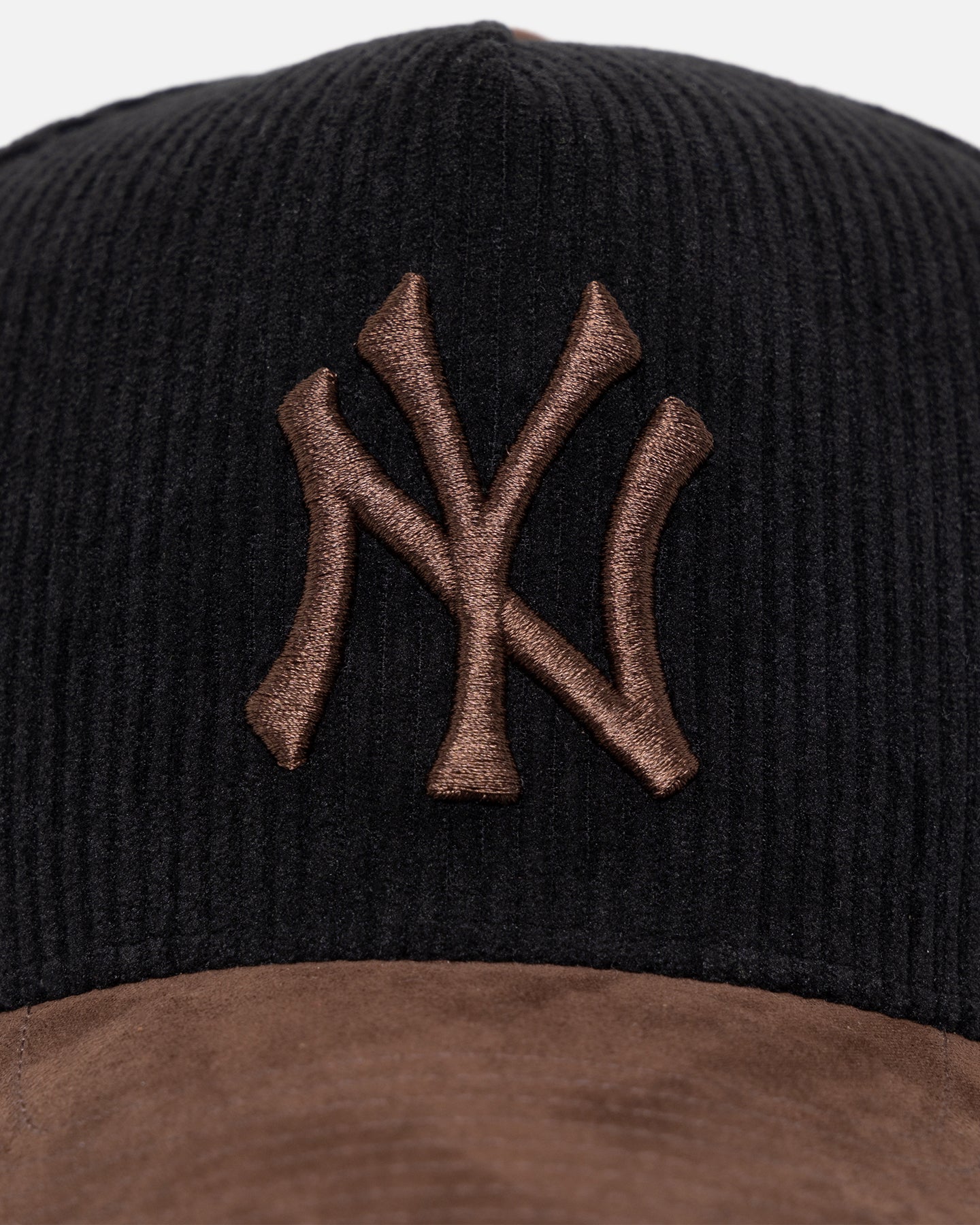 New York Yankees 'Black Barren' 47 Brand Snapback Hat - Adjustable Black Baseball Cap for Men & Women - Perfect for Sports Games, Streetwear Fashion & Casual Outfits