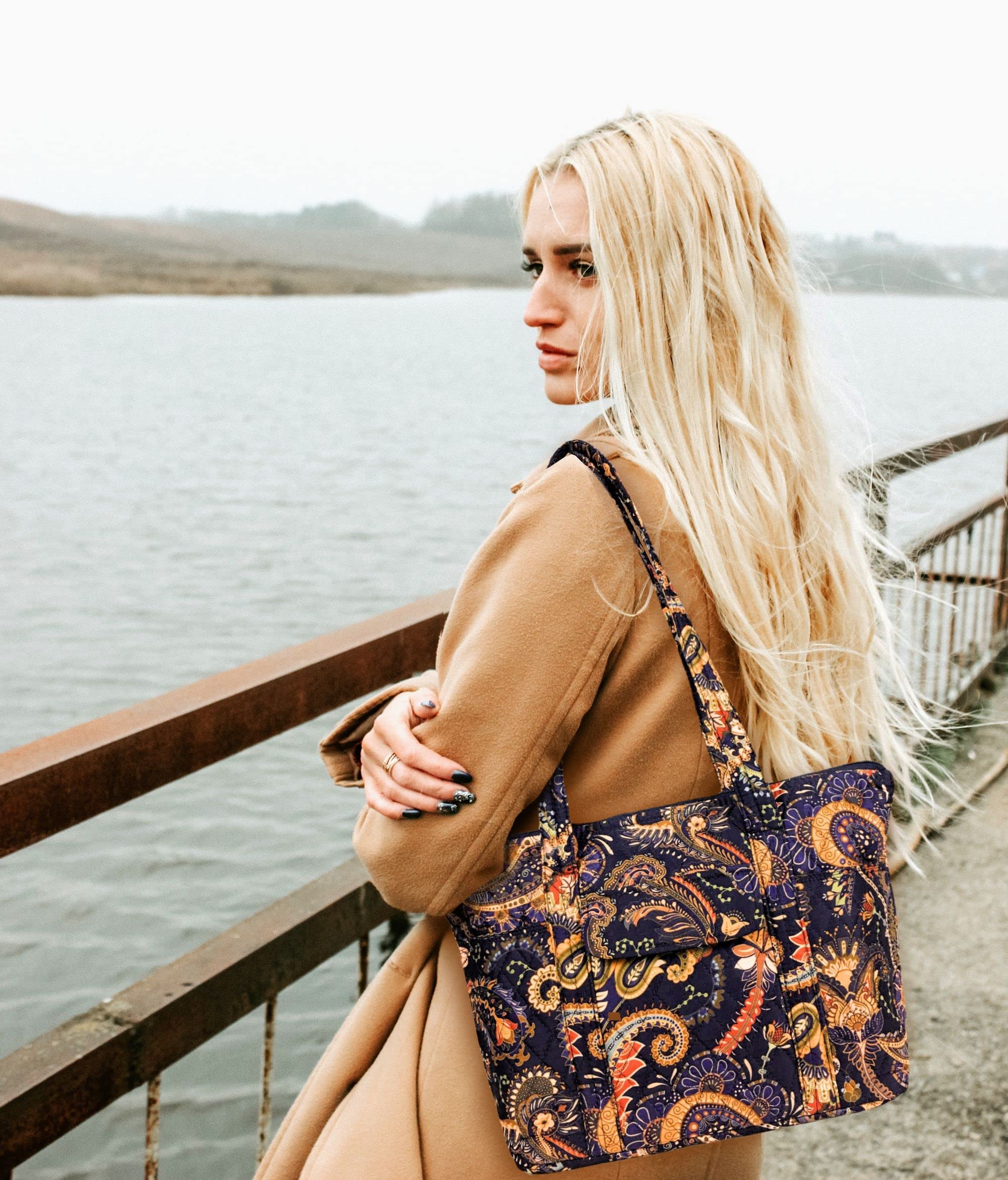 Quilted Handbag for Women - Stylish Shoulder Bag with Multiple Pockets - Perfect for Work, Travel and Everyday Use