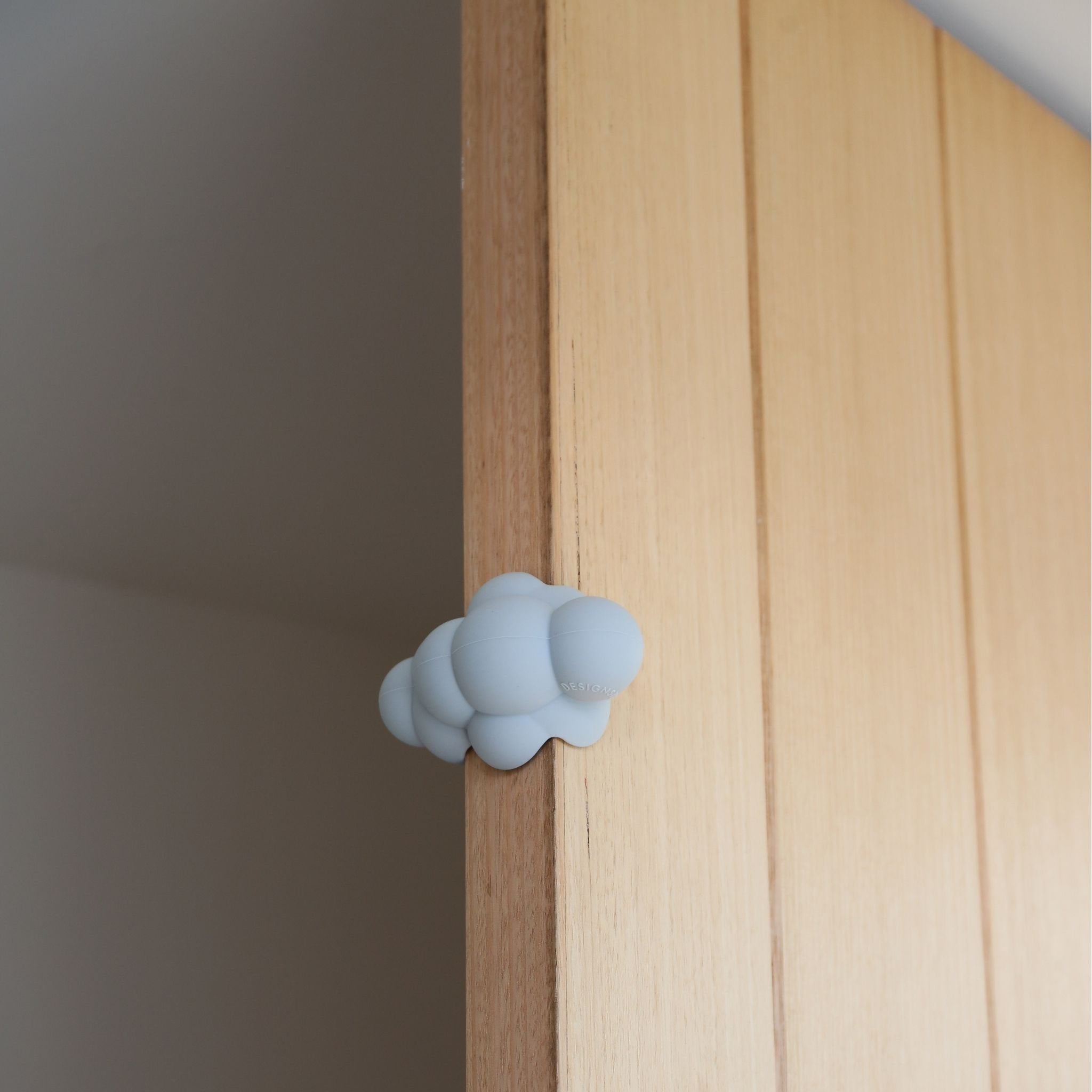 DESIGNSTUFF Cloud-Shaped Door Stopper - Non-Slip Wedge for Home & Office - Perfect for Bedroom, Living Room, and Classroom Use