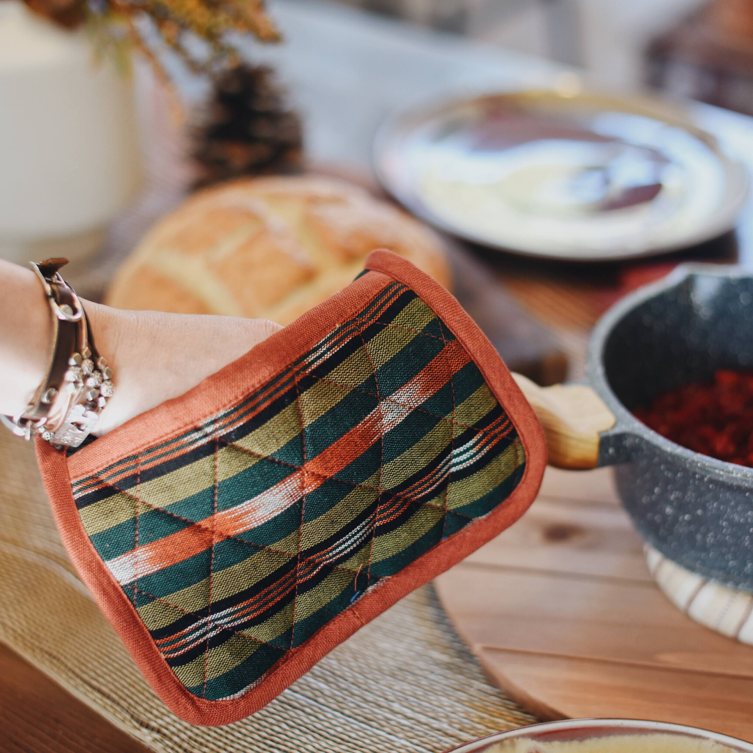 Heat-Resistant Pocket Pot Holder - Foldable & Compact Kitchen Mitt for Cooking, Baking, and Grilling - Perfect for Camping, Picnics, and Outdoor BBQs
