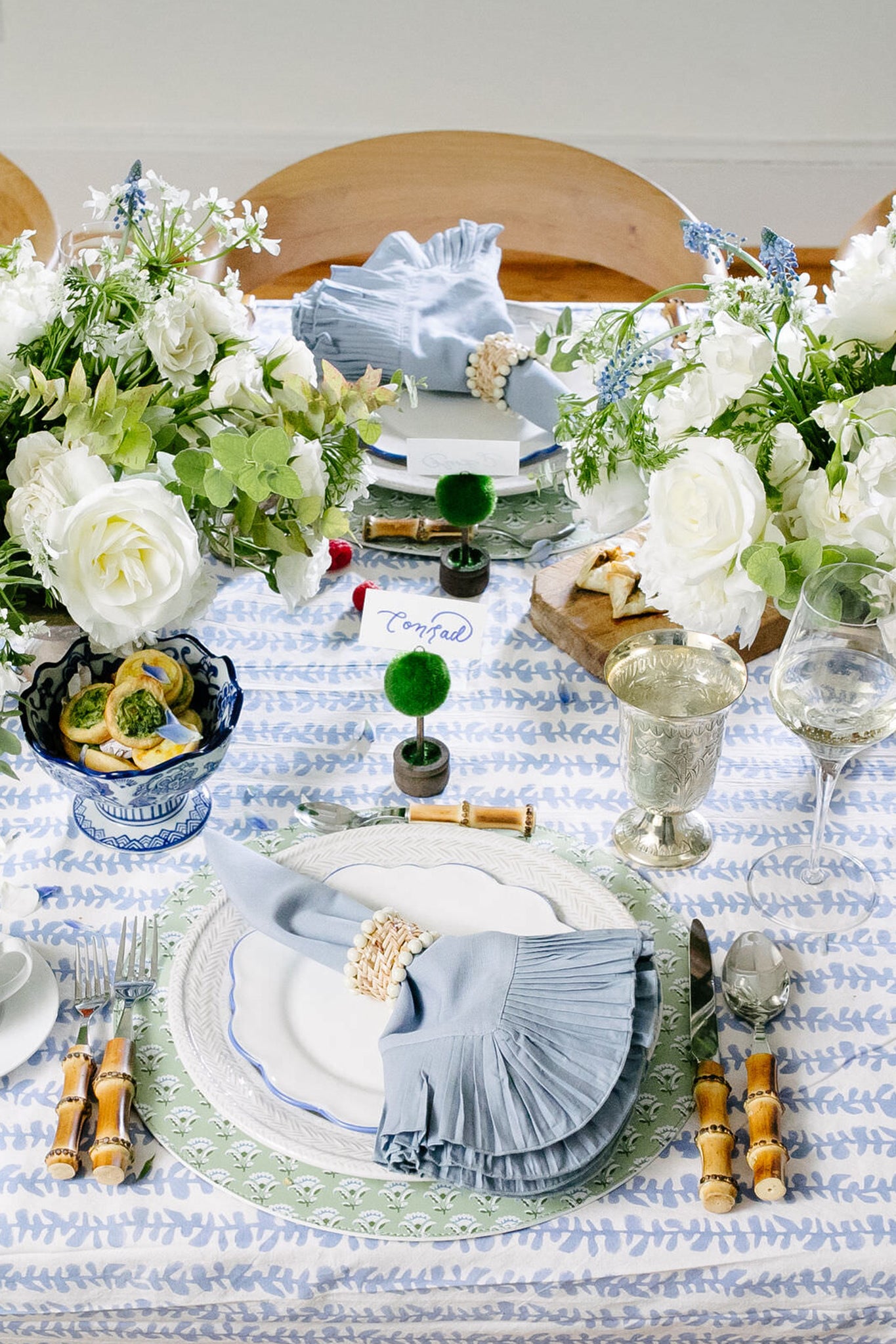 Botanic Reversible Wipeable Placemats Set of 4 - Waterproof Table Mats for Dining, Kitchen & Outdoor Use - Floral Design Home Decor