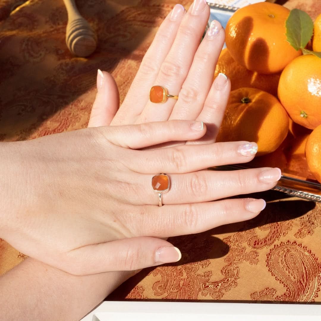 Exquisite Carnelian Cocktail Ring in 14K Gold - Elegant Statement Jewelry for Evening Parties & Special Occasions