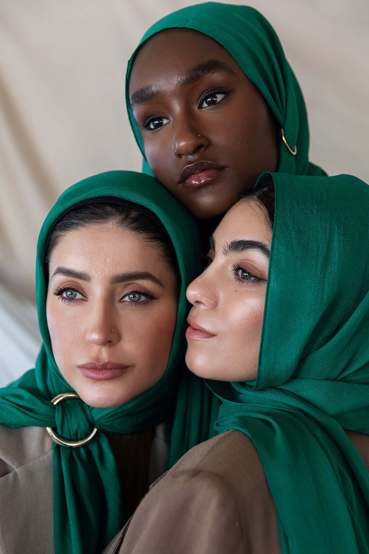 Emerald Green Silk Chiffon Fabric - Premium Quality for Elegant Dresses, Scarves & Home Decor | Perfect for Evening Gowns, Bridal Wear & DIY Fashion Projects