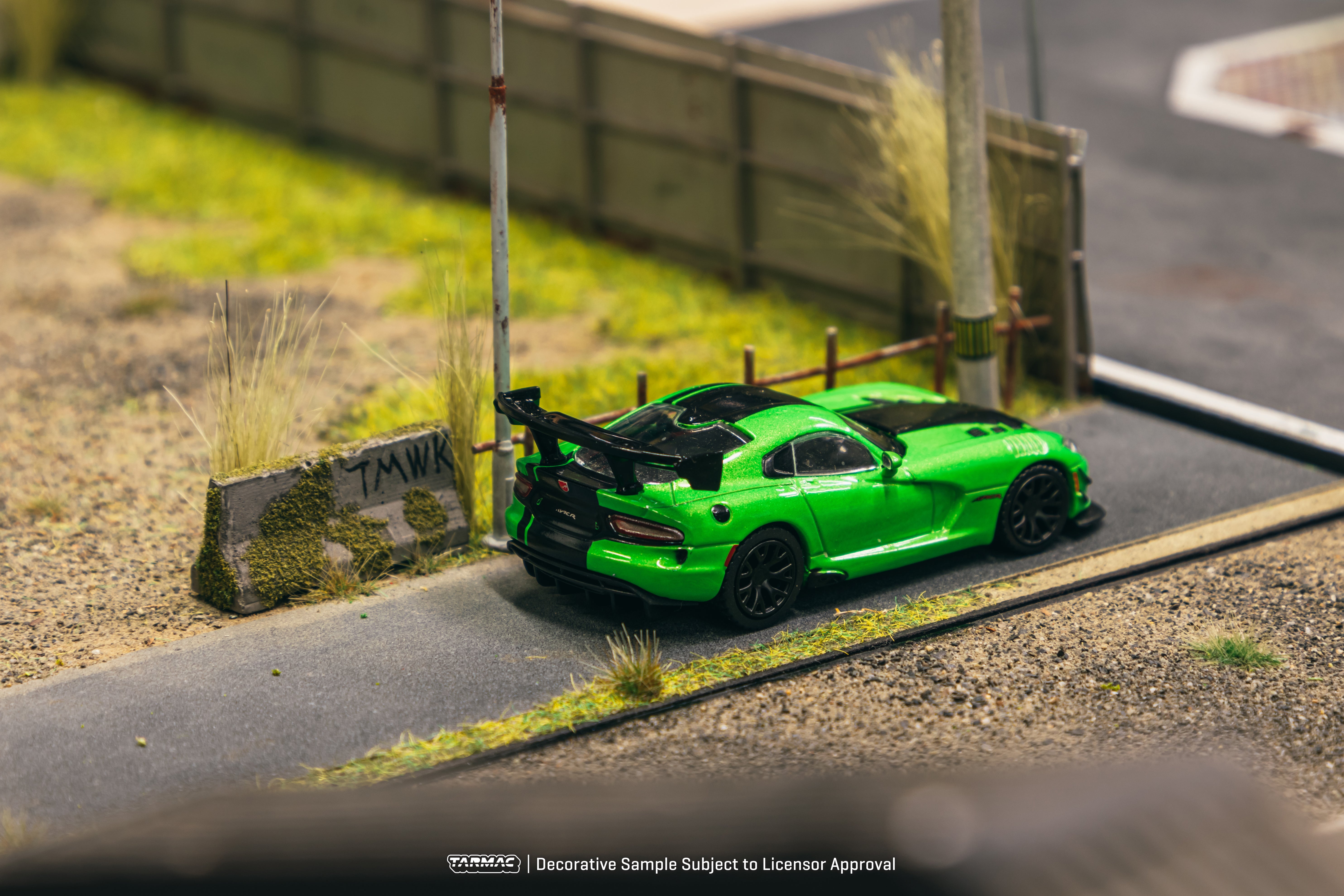Tarmac Works 1/64 Scale Dodge Viper ACR Extreme Green Metallic Diecast Model Car - Collectible Miniature for Display & Racing Enthusiasts - Perfect for Home Office Decor & Car Showcases