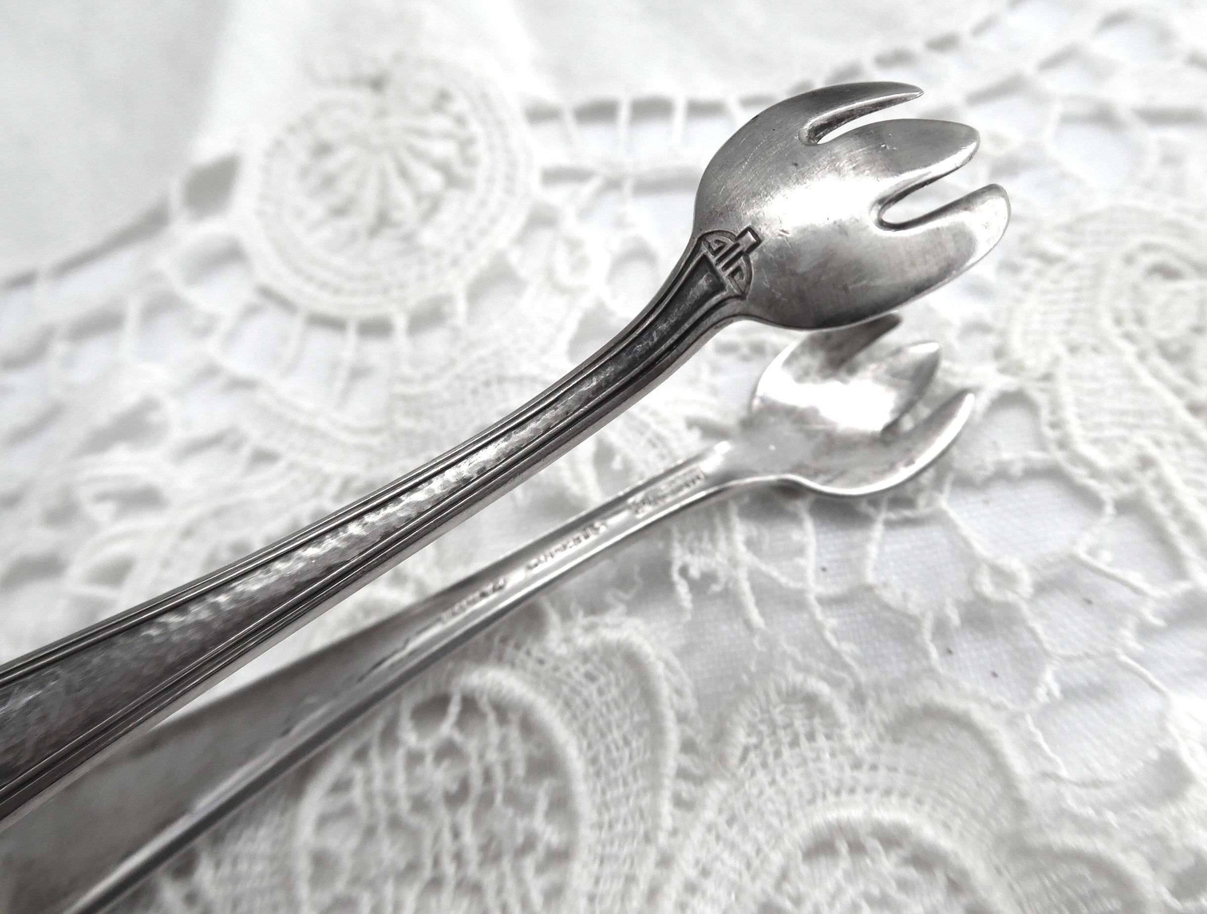Vintage 1920s Art Deco Sterling Silver Sugar Tongs - Wallace Silver USA - Antique Claw End Design - Perfect for Tea Parties, Afternoon Tea, and Vintage Tableware Collections