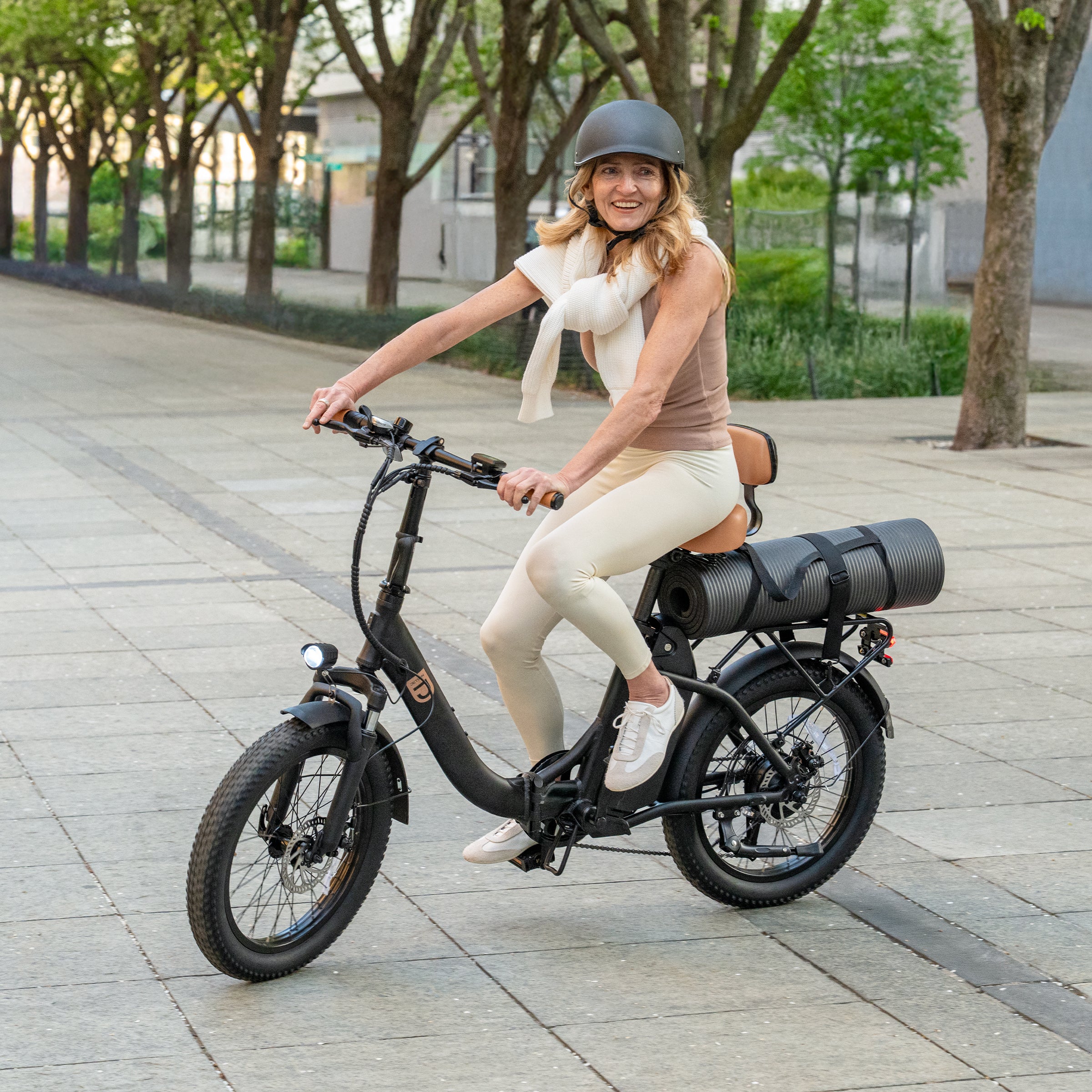 Venture Electric Cruiser Bike - 500W Motor, 20MPH, 40-Mile Range - Perfect for Commuting & Leisure Rides in USA
