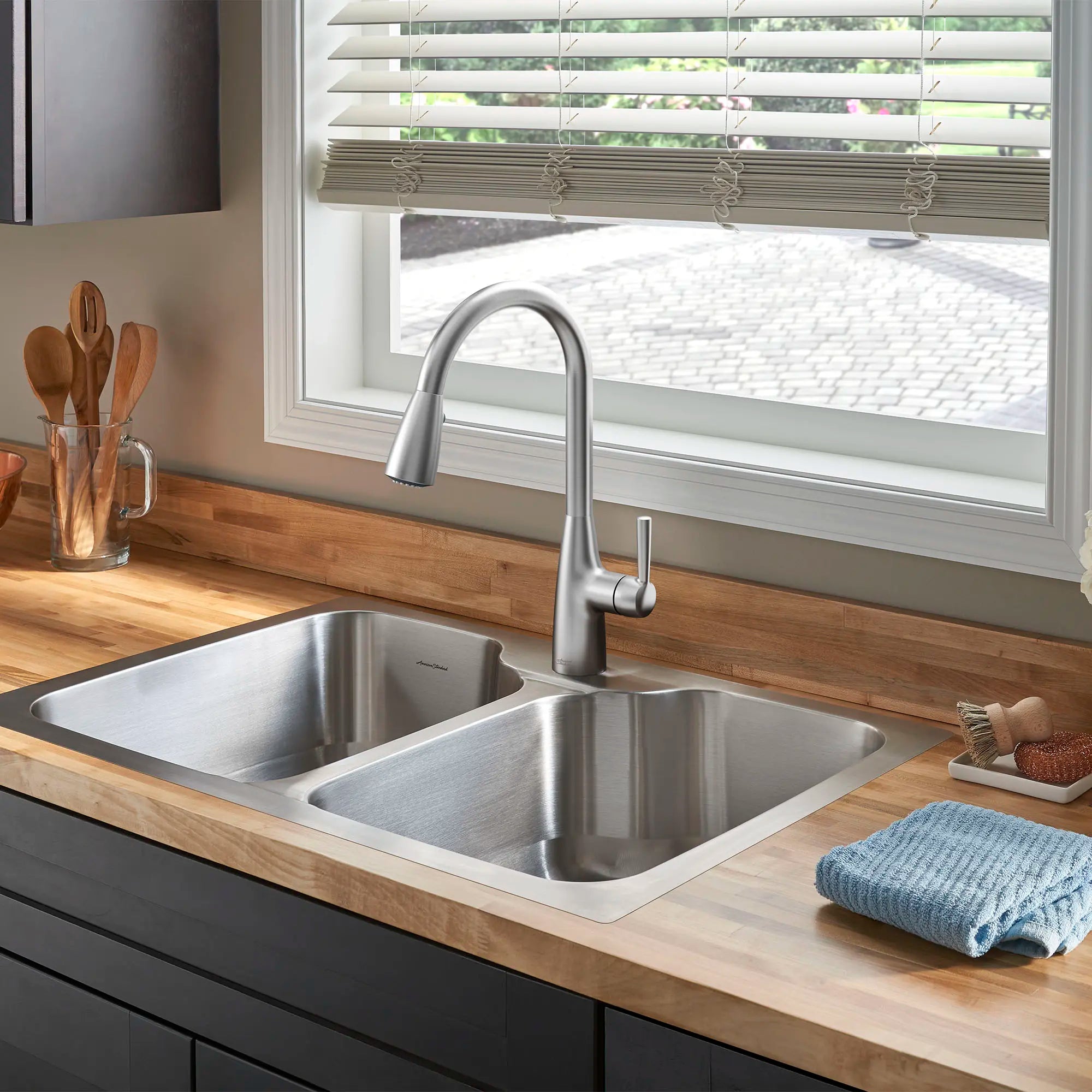 Fairbury® Single Handle Pull Down Kitchen Faqaucet with Dual Spray - 1.8 GPM (6.8 L/min) Water Flow, Lever Handle Design - Perfect for Modern Home Kitchen Sink, Dishwashing & Food Prep