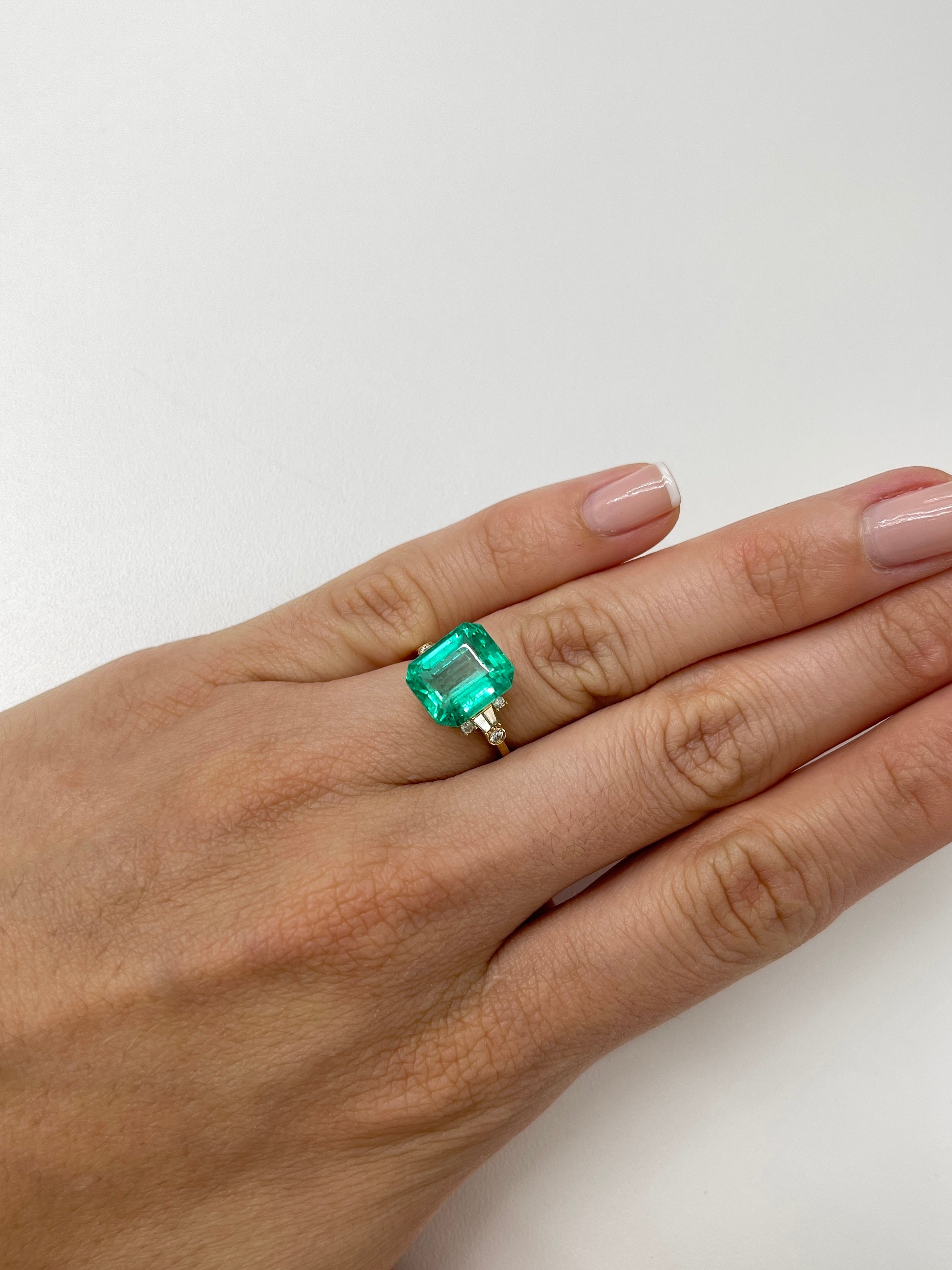 6.03 Carat 11.5x10mm Fine Bluish Natural Loose Colombian Emerald Gemstone - Classic Emerald Cut for Jewelry Making, Engagement Rings & Luxury Gifts