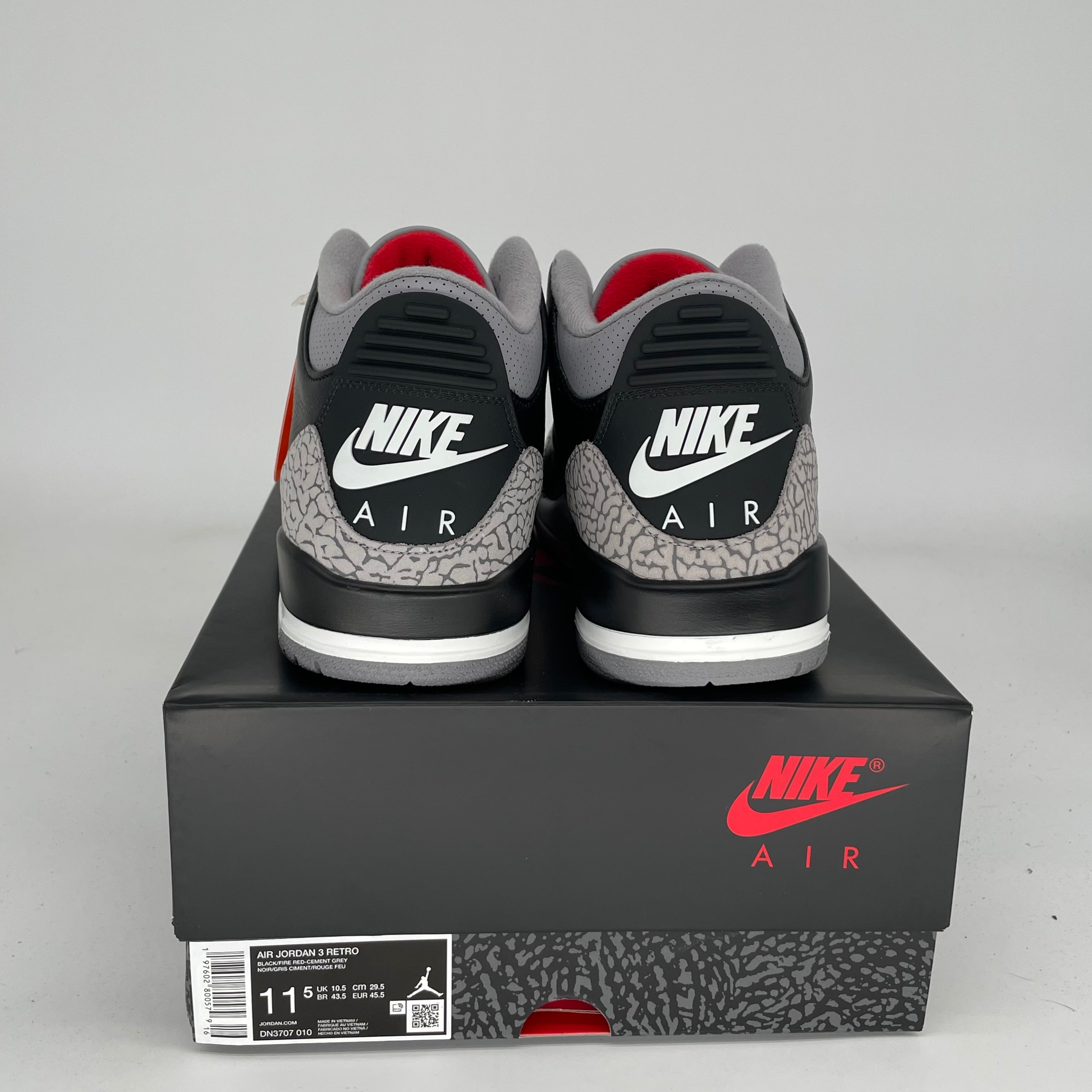 Original Title: AIR JORDAN 3 BLACK CEMENT SIZE 11.5 DN3707 010   Optimized Title: **Air Jordan 3 Retro Black Cement Men's Basketball Shoes Size 11.5 DN3707-010 - Stylish Sneakers for Streetwear & Casual Outfits**