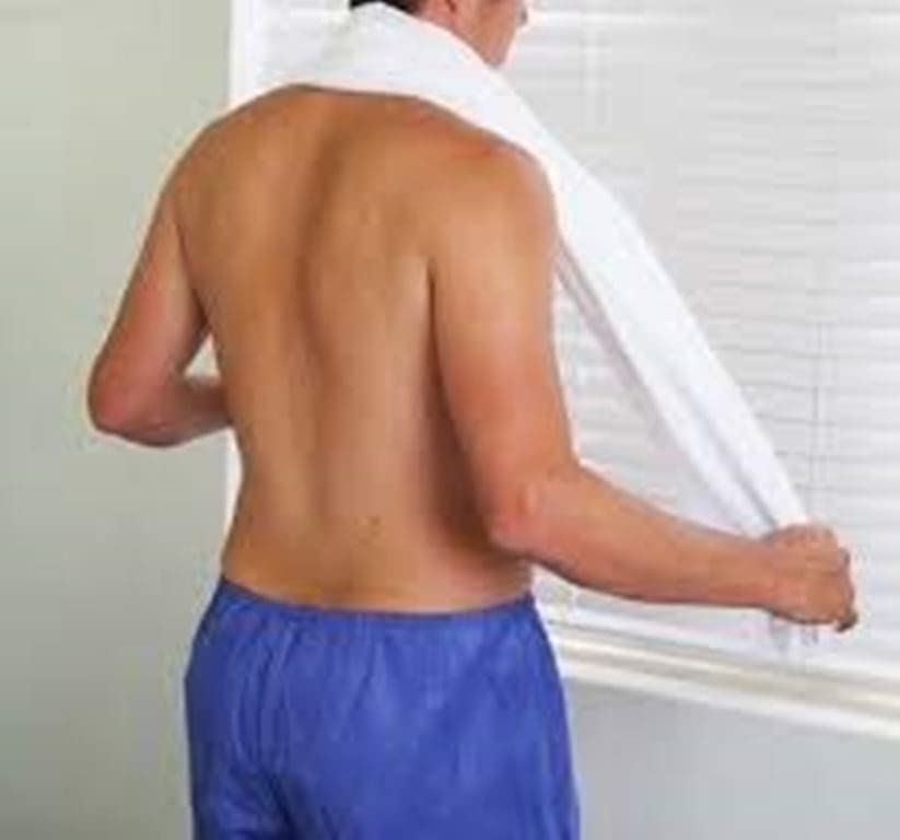 Disposable Non-Woven Face & Body Towels - 18x18 Inch (45x45cm), 70 GSM, Pack of 25 - Hygienic for Hospital, Hotel, Travel, Spa & Beauty Salon | Ideal for Personal Care, Makeup Removal & Sanitizing Surfaces