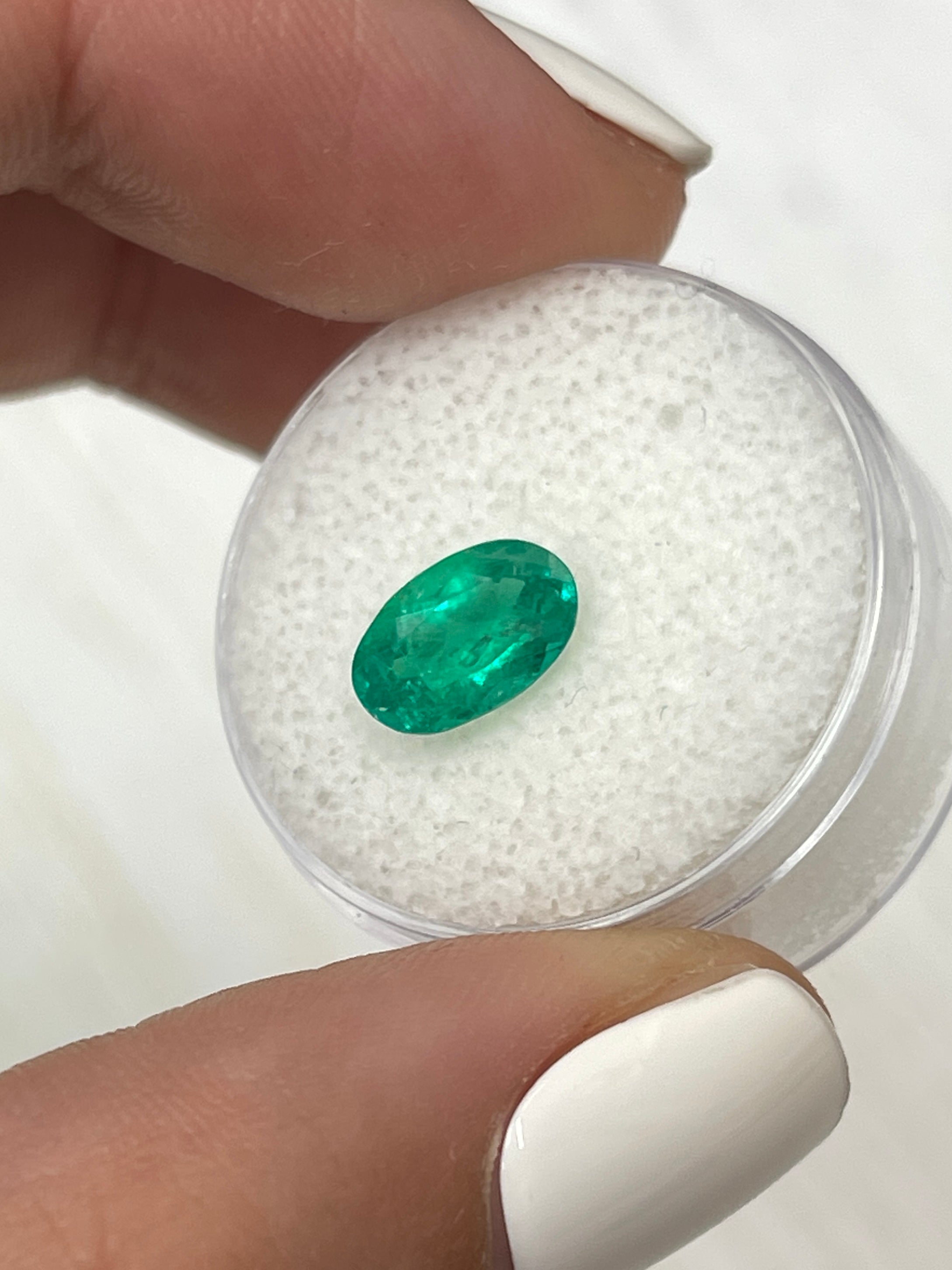 1.35 Carat 9.5x6mm Elongated Oval Cut Natural Colombian Emerald - Grass Green Loose Gemstone for Jewelry Making, Engagement Rings & Collector's Items