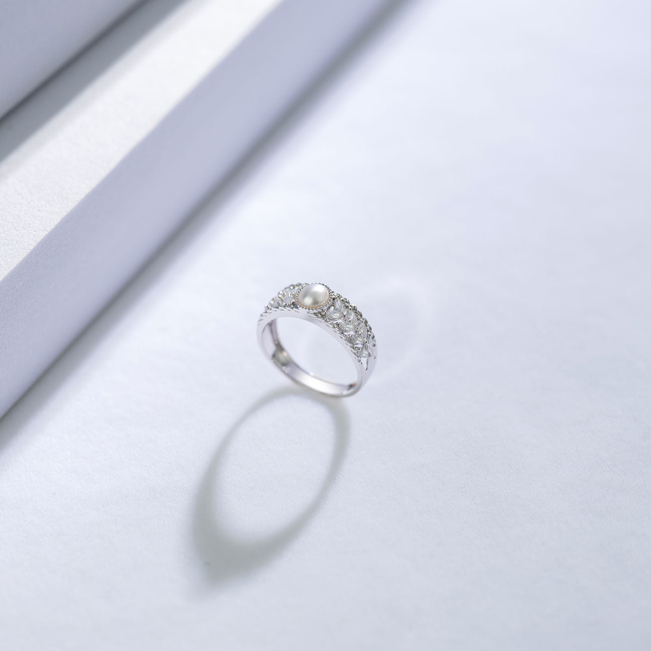 18K Solid Gold Akoya Pearl Ring for Women - Elegant Pearl Jewelry Gift for Anniversary, Wedding & Special Occasions - KR00130