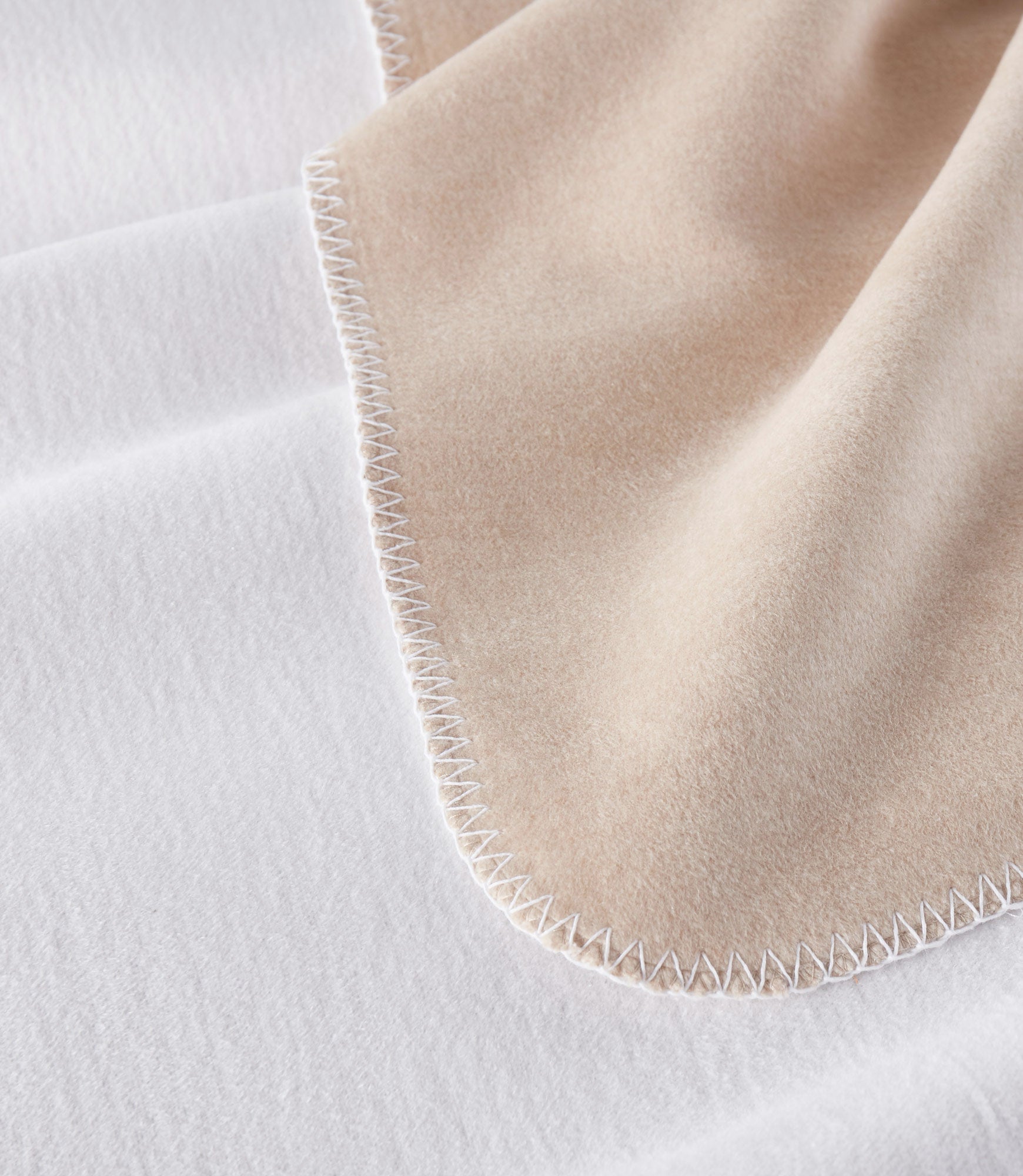 Alta Reversible Cotton Blanket - Soft & Breathable All-Season Throw - Perfect for Bed, Sofa, or Outdoor Picnics