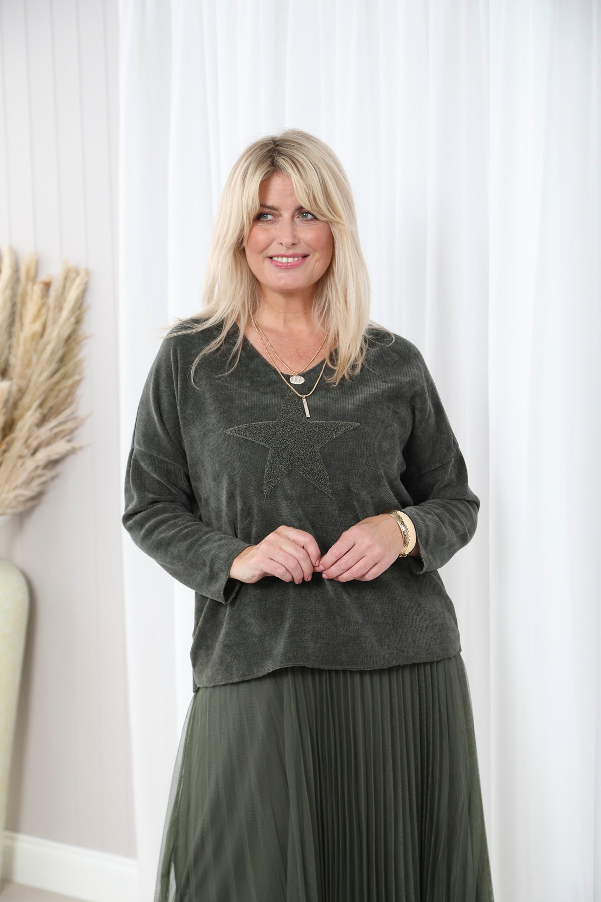 Soft Chenille Star Jumper Sweater in Khaki - Cozy Pullover for Women, Fall & Winter Fashion, Casual Outfit & Holiday Style