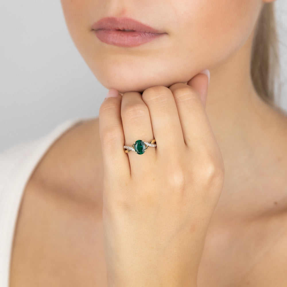 9ct Yellow Gold 1.8 Carat Lab-Created Emerald & 10 Diamond Engagement Ring for Women - Perfect for Weddings, Anniversaries & Special Occasions