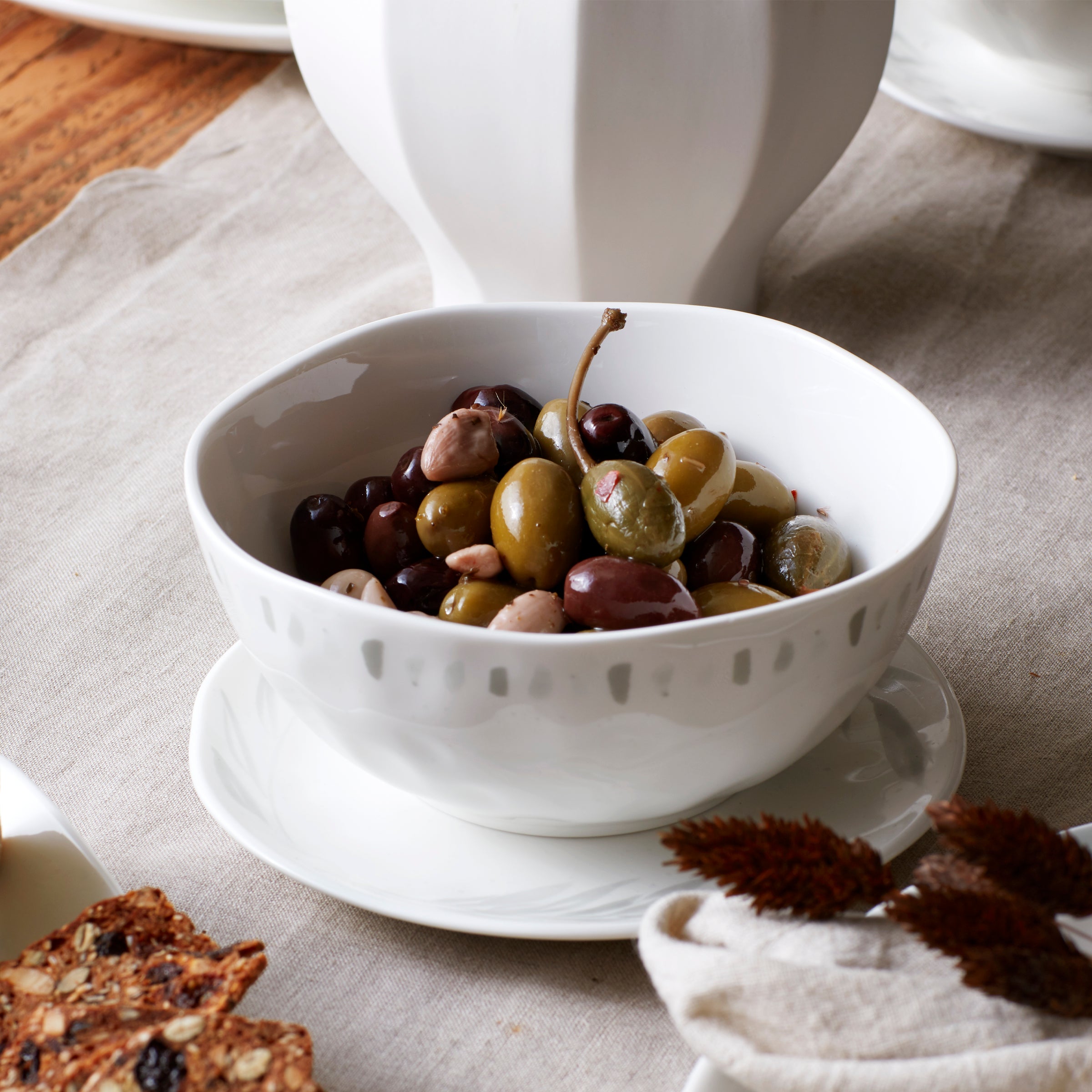 Premium Oyster Bay 12-Piece Dinnerware Set - Porcelain Plates, Bowls & Mugs - Elegant Dinner Set for Family Dining, Entertaining & Special Occasions