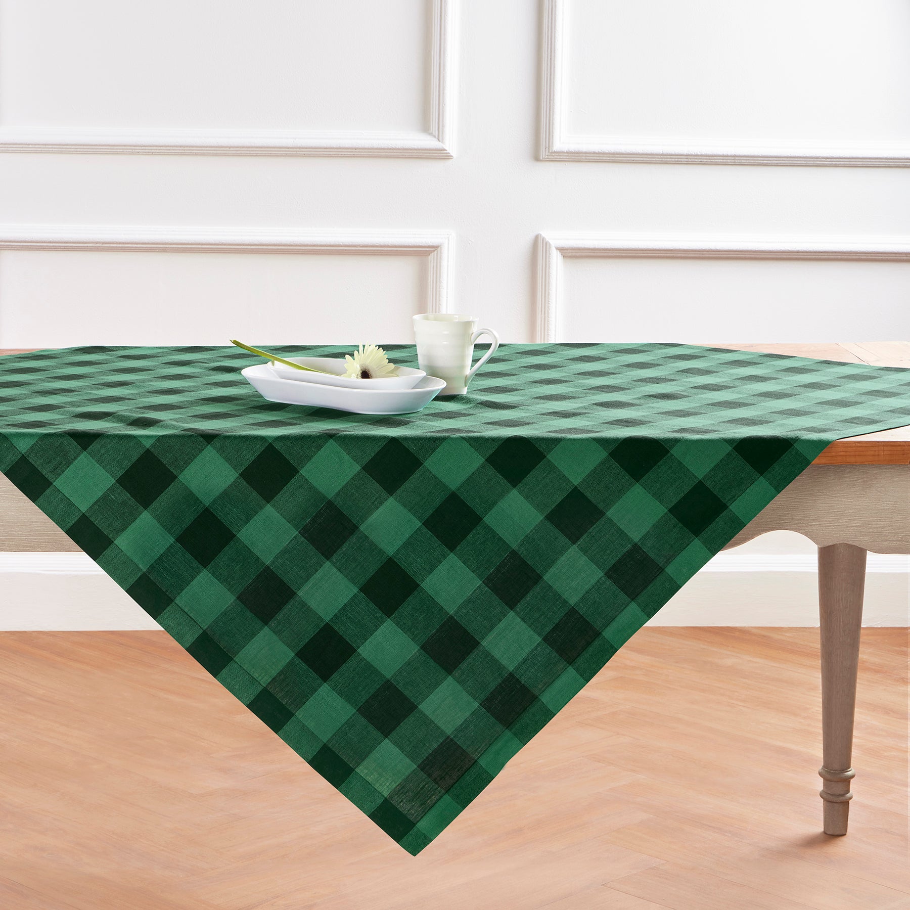 Buffalo Check Table Throw - Soft & Stylish Plaid Table Cover for Dining Room, Kitchen, or Outdoor Picnic - Perfect for Holiday Decor & Cozy Gatherings