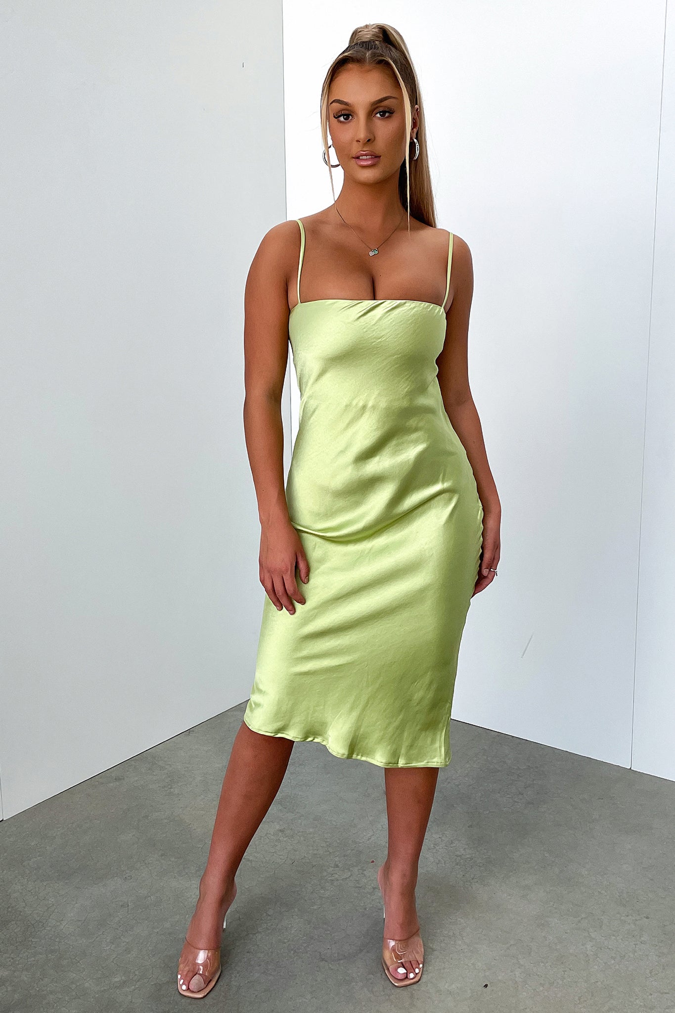 Elegant Green Evening Gown - Perfect for Formal Events, Prom Night & Special Occasions