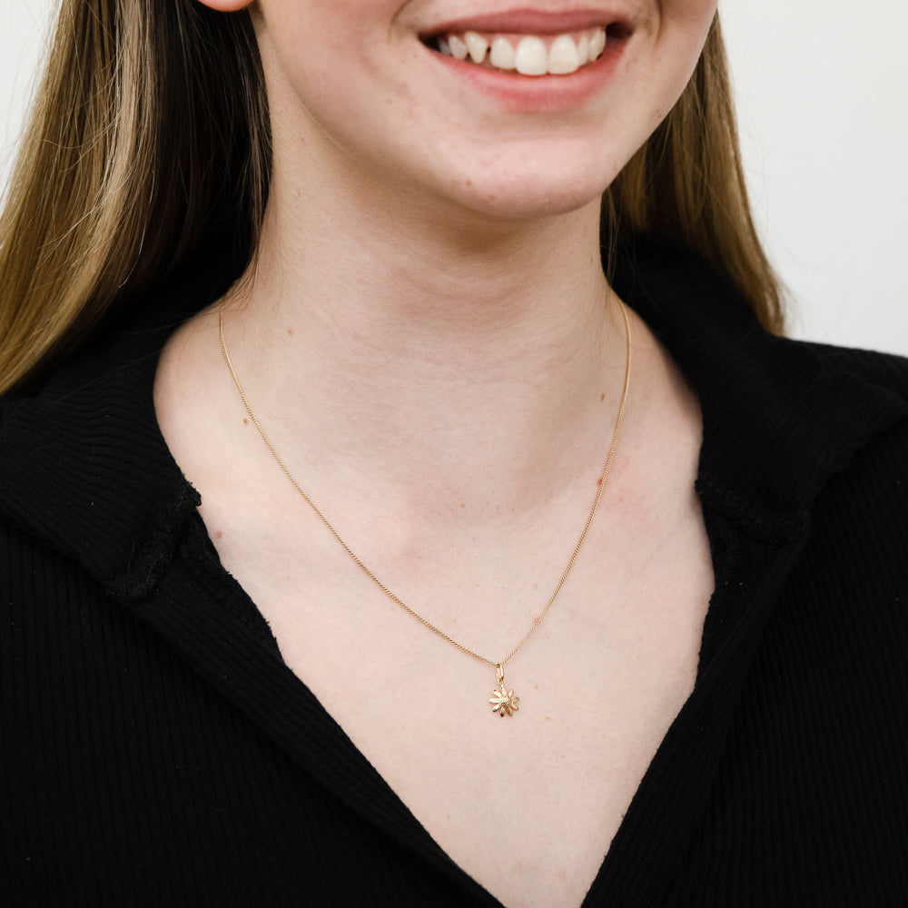 9ct Yellow Gold 9mm Flower Pendant Necklace for Women - Elegant Floral Jewelry Gift for Birthday, Anniversary & Valentine's Day