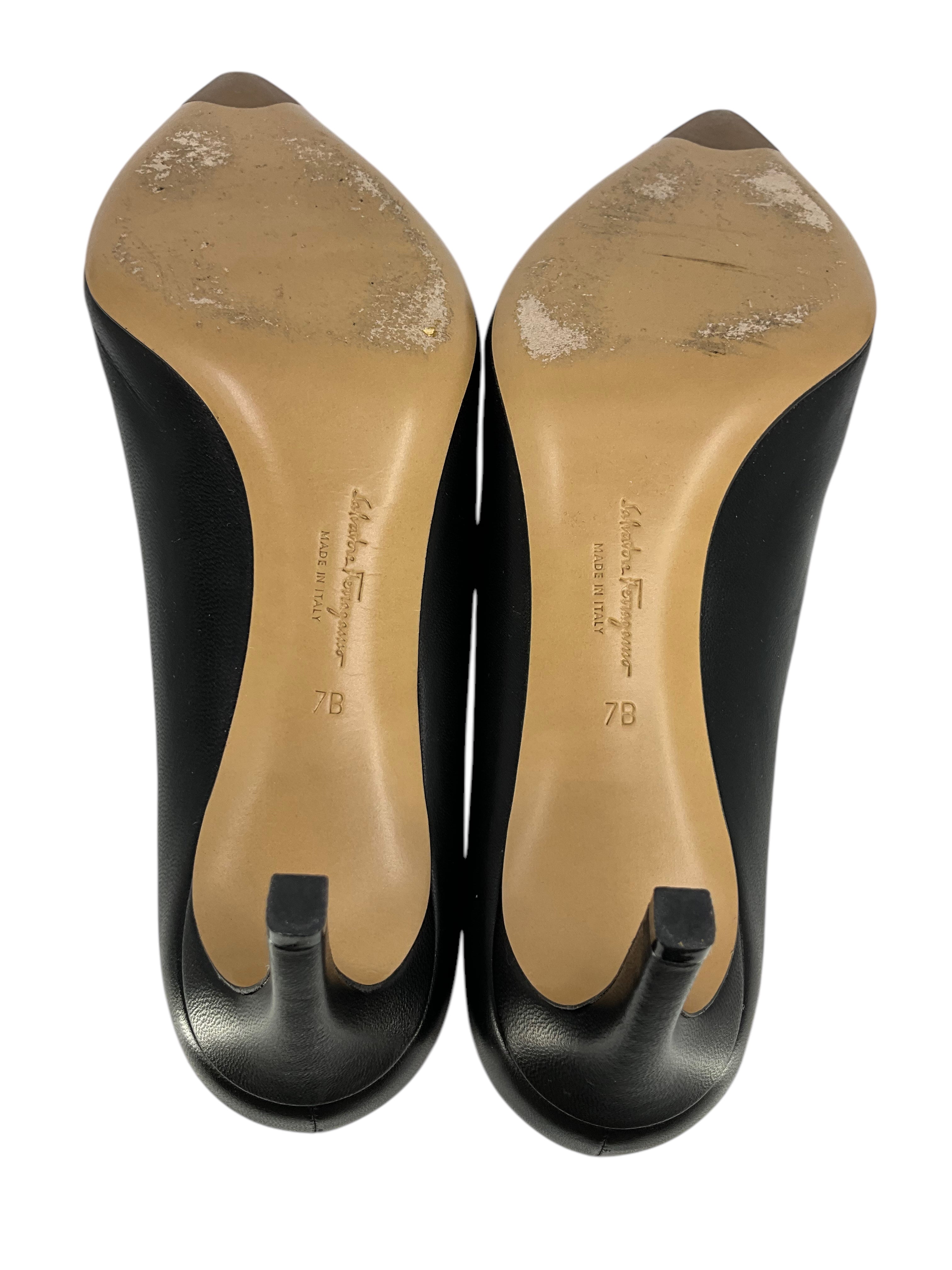 Salvatore Ferragamo Women's Size 7 Leather Zeri Pointed Toe Bow Pumps - Elegant Dress Shoes for Work, Wedding & Special Occasions