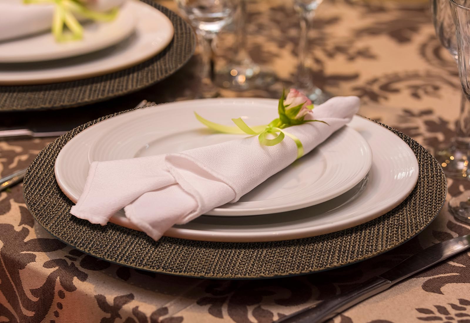 24-Pack Burlap Charger Plates Set - Rustic Table Decor for Weddings, Thanksgiving, Christmas, Birthday & Holiday Parties - Perfect for Farmhouse, Rustic & Seasonal Dinner Plate Decorations