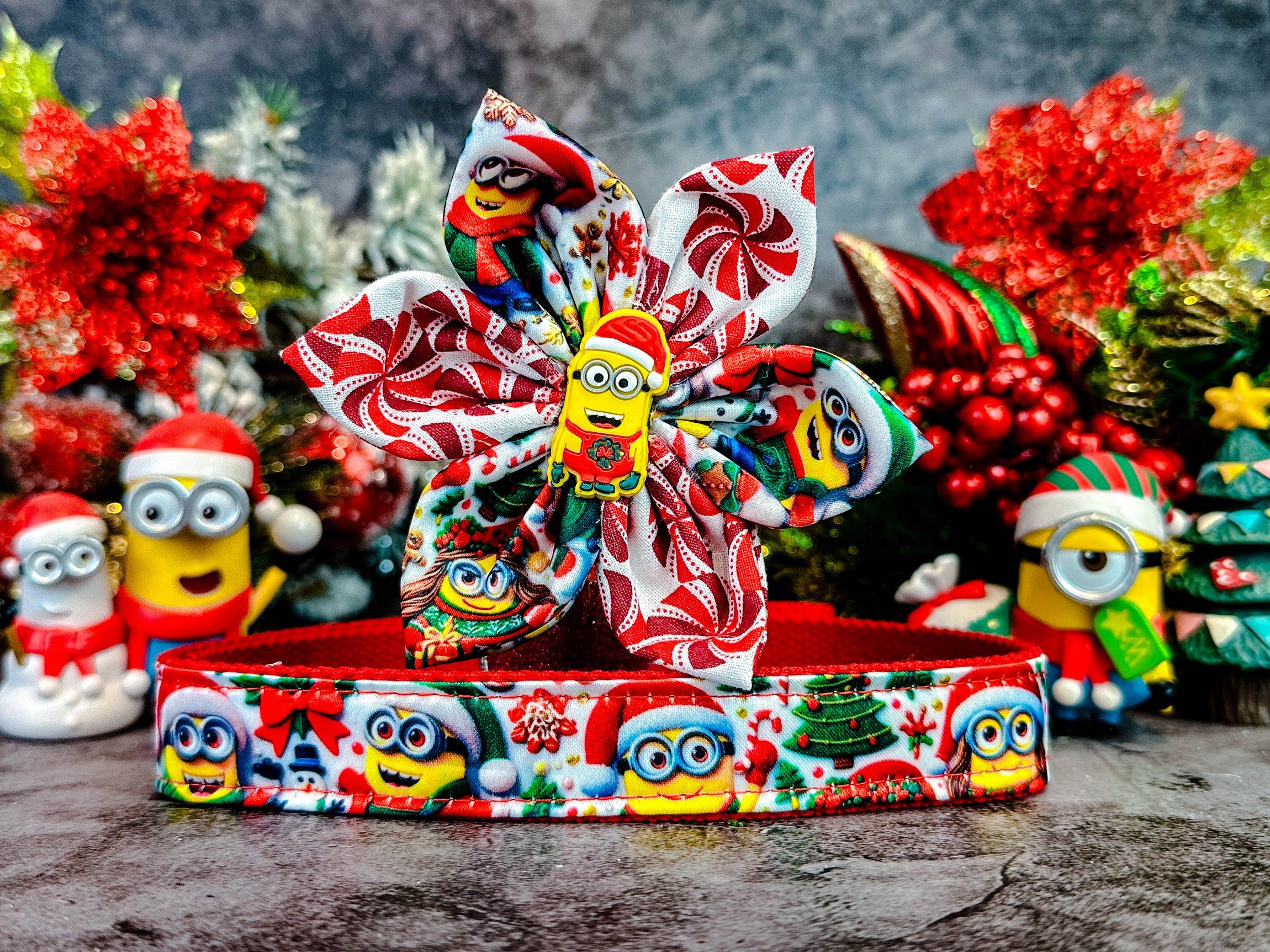 Minions Christmas Dog Collar with Flower - Festive Pet Accessory for Holiday Parties & Photos