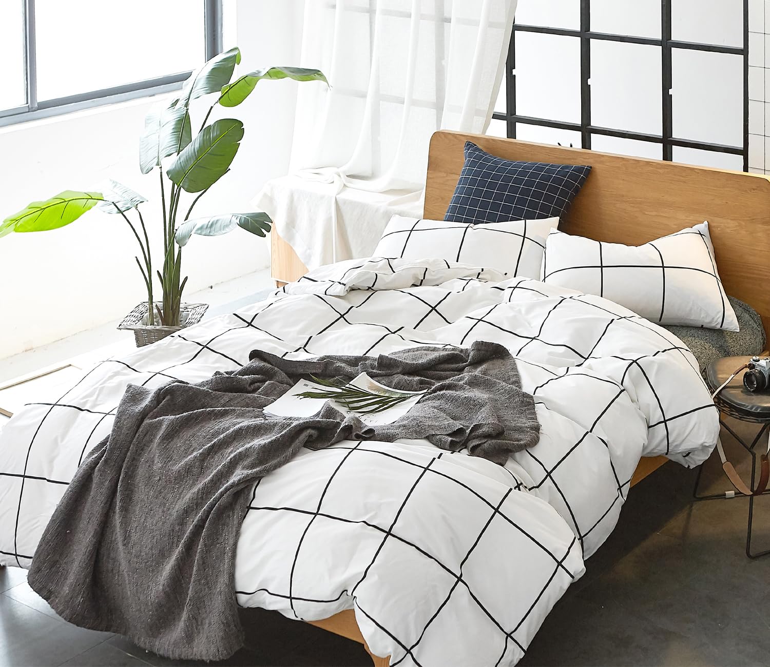 CLOTHKNOW White Plaid King Size Comforter Set - 3 Piece Soft Checkered Bedding with 2 Pillowcases | Cozy Winter Bedroom Decor for Master Bedroom & Guest Room