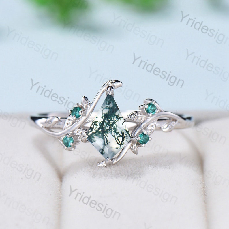 Vintage Hexagon Moss Agate Engagement Ring for Women - Elegant Green Gemstone Wedding Band with Leaf Cluster Design, Perfect for Nature-Inspired Bridal Jewelry and Boho Chic Occasions