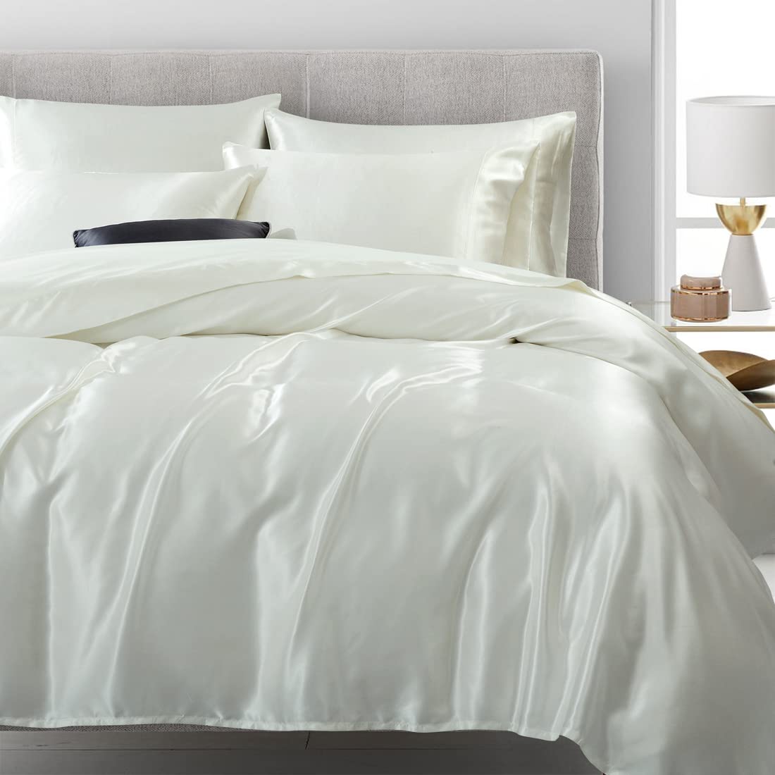Luxury 4-Piece Satin Sheet Set - Twin Size Silky Smooth Ivory White Bedding with Deep Pocket (Fitted Sheet, Flat Sheet & 2 Pillowcases) - Perfect for Cozy Nights, Guest Rooms & Dorm Essentials