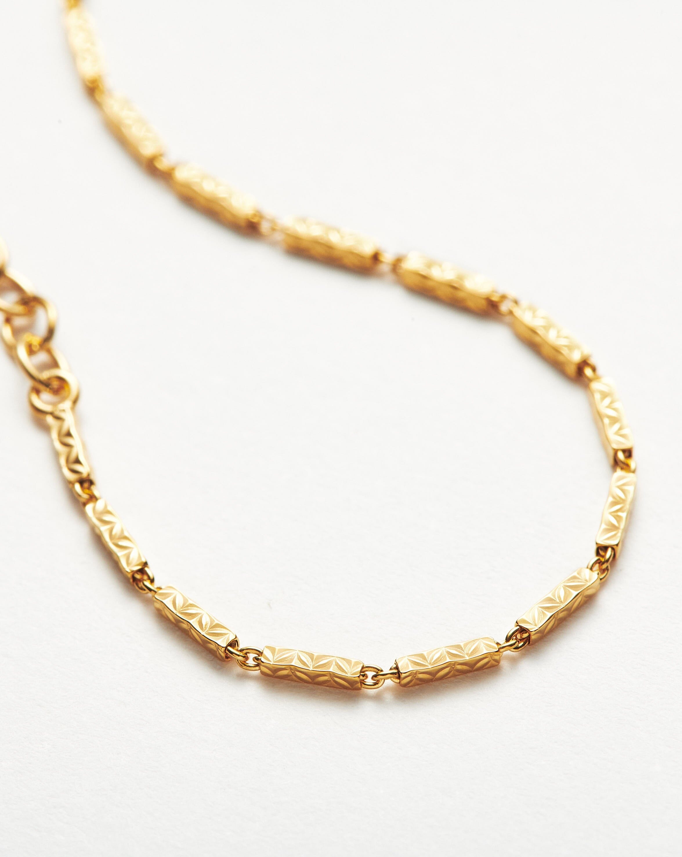 Stylish Savi Textured Link Chain Bracelet for Women - Trendy Gold & Silver Fashion Jewelry - Perfect for Casual Wear, Office & Evening Out