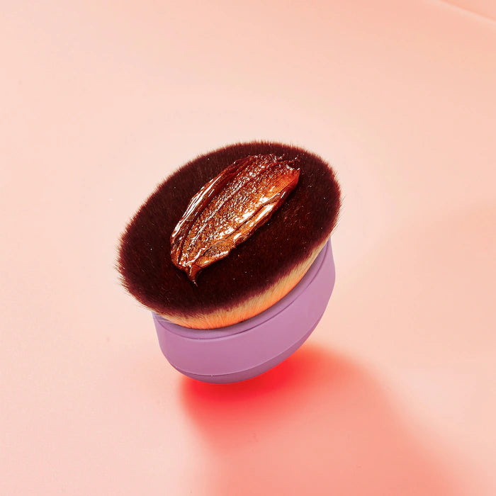 Isle of Paradise Self-Tanning Blending Brush - Soft & Fluffy Makeup Brush for Streak-Free Tan Application - Perfect for Face, Body & Contouring