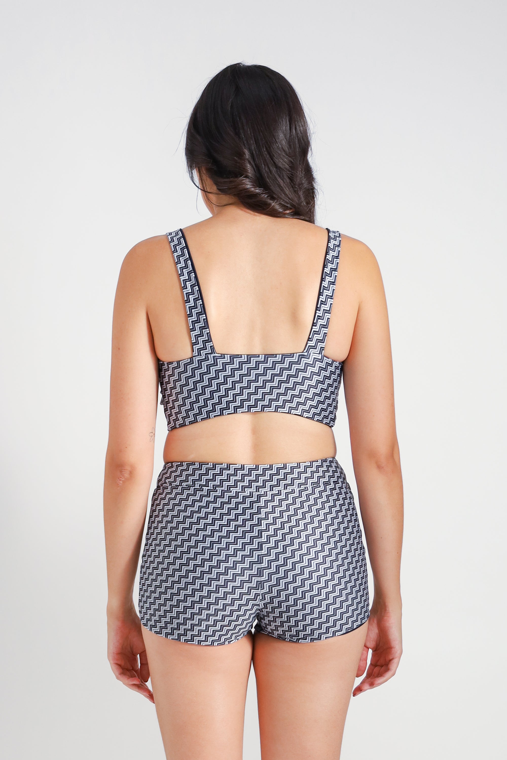 Desaru Sculpting Crop Bikini Top - Reversible Black & Zig Zag Print - Perfect for Beach Vacations, Pool Parties & Summer Getaways