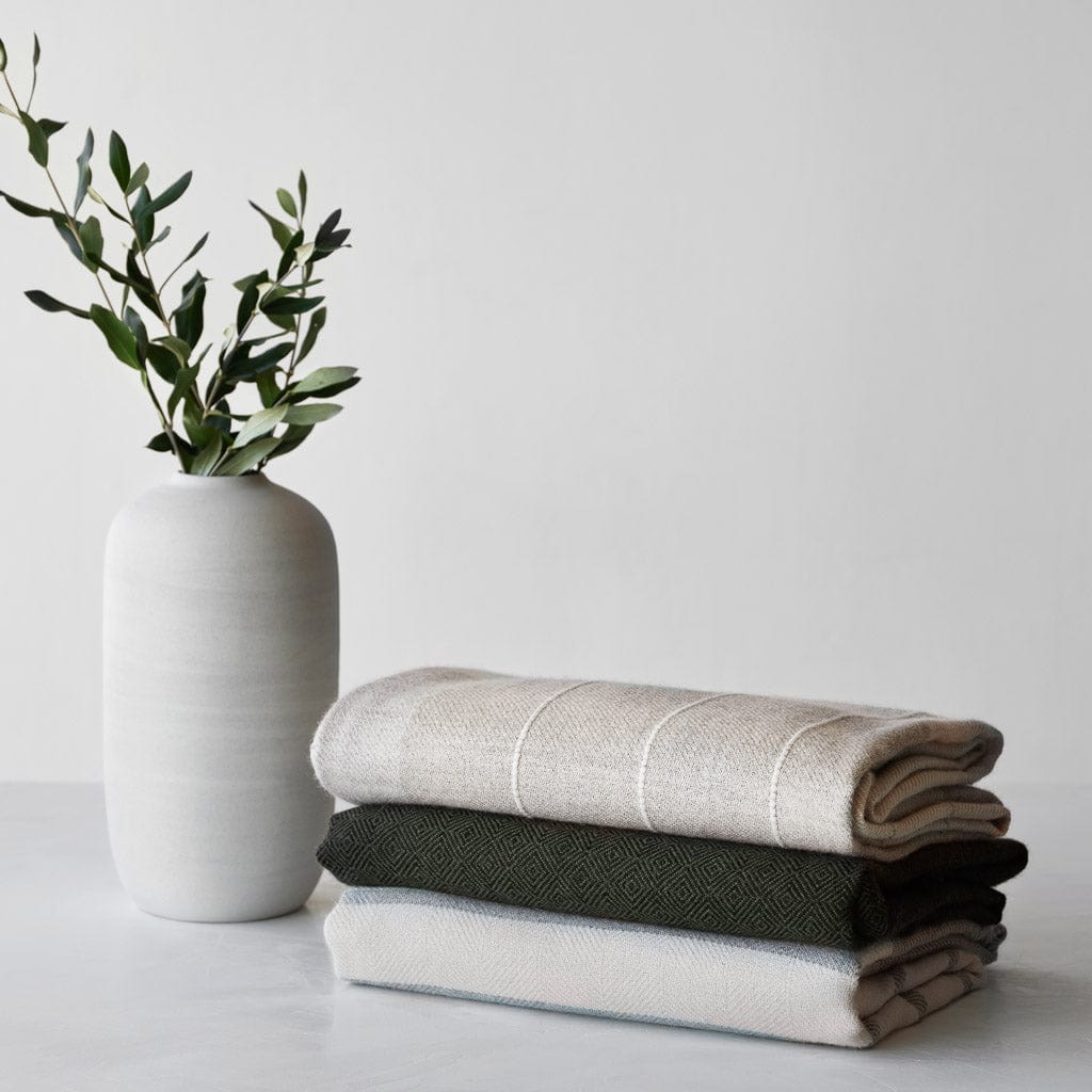 Soft & Cozy Alpaca Wool Throw Blanket - Luxurious Handwoven 100% Baby Alpaca - Perfect for Couch, Bed & Winter Warmth - Elegant Home Decor Gift